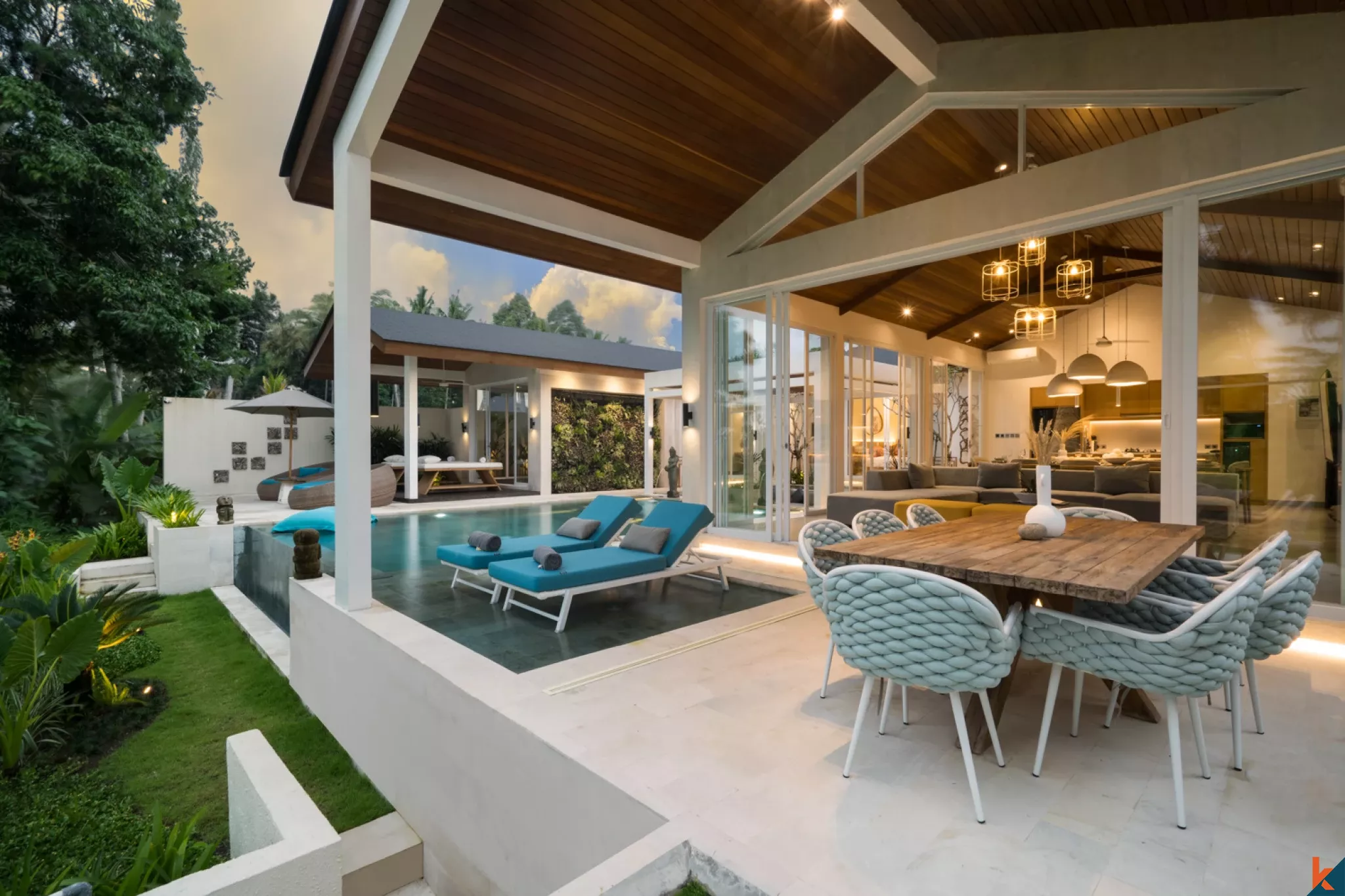 Modern 4-Bedroom Luxury Villa with Private Pool & Gym in Ubud