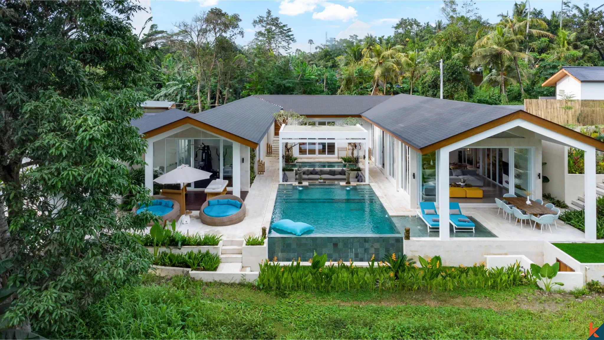 Modern 4-Bedroom Luxury Villa with Private Pool & Gym in Ubud