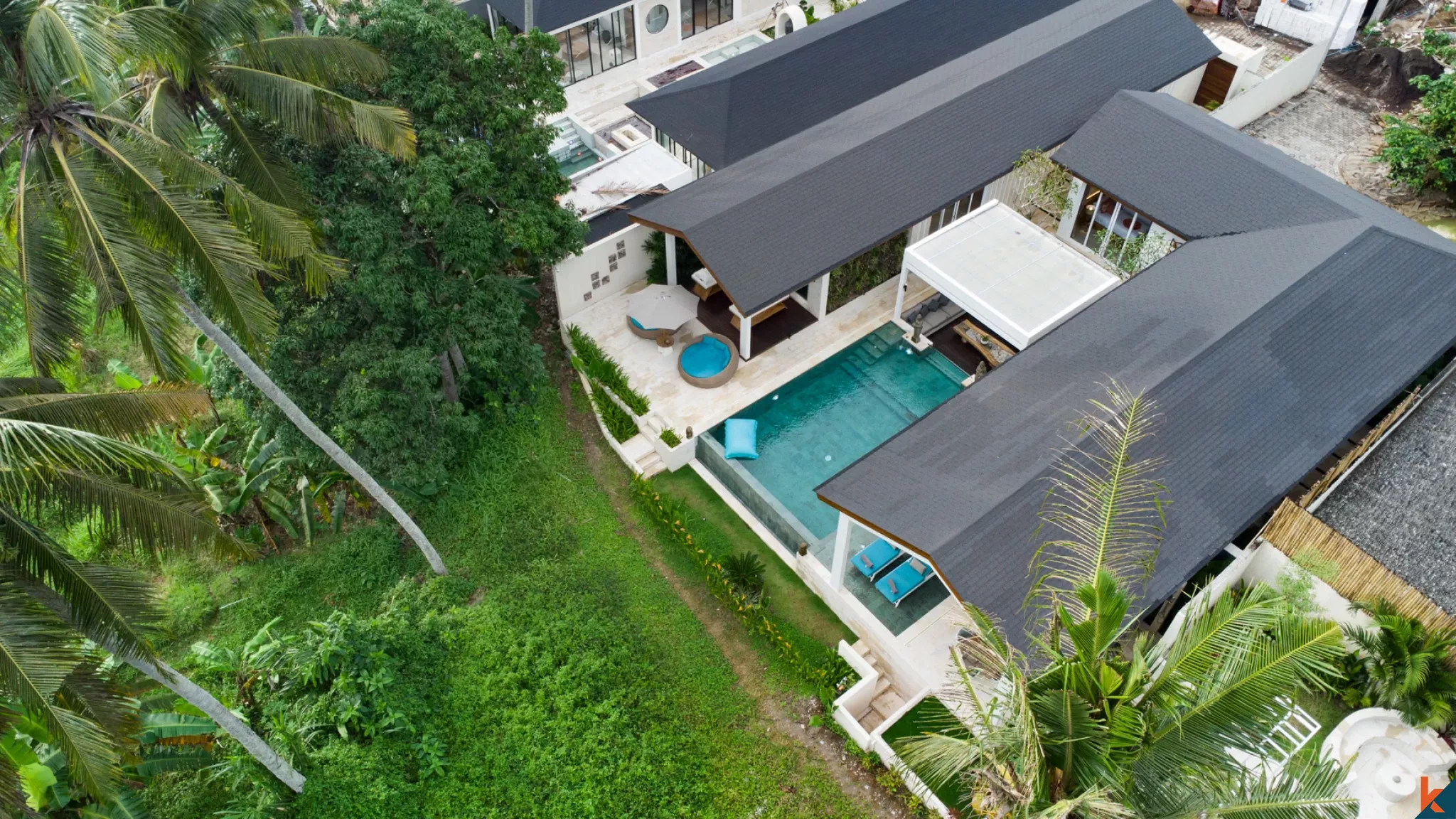Modern 4-Bedroom Luxury Villa with Private Pool & Gym in Ubud