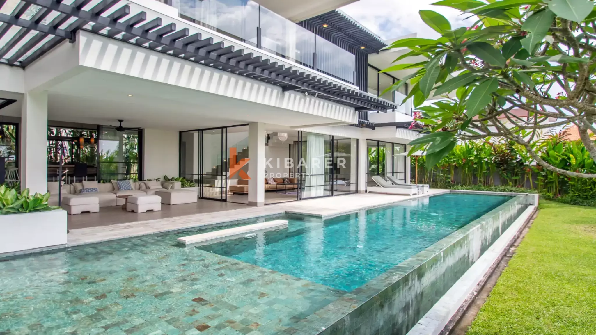 Luxury Four-Bedroom Villa with Rice Field Surroundings in Canggu