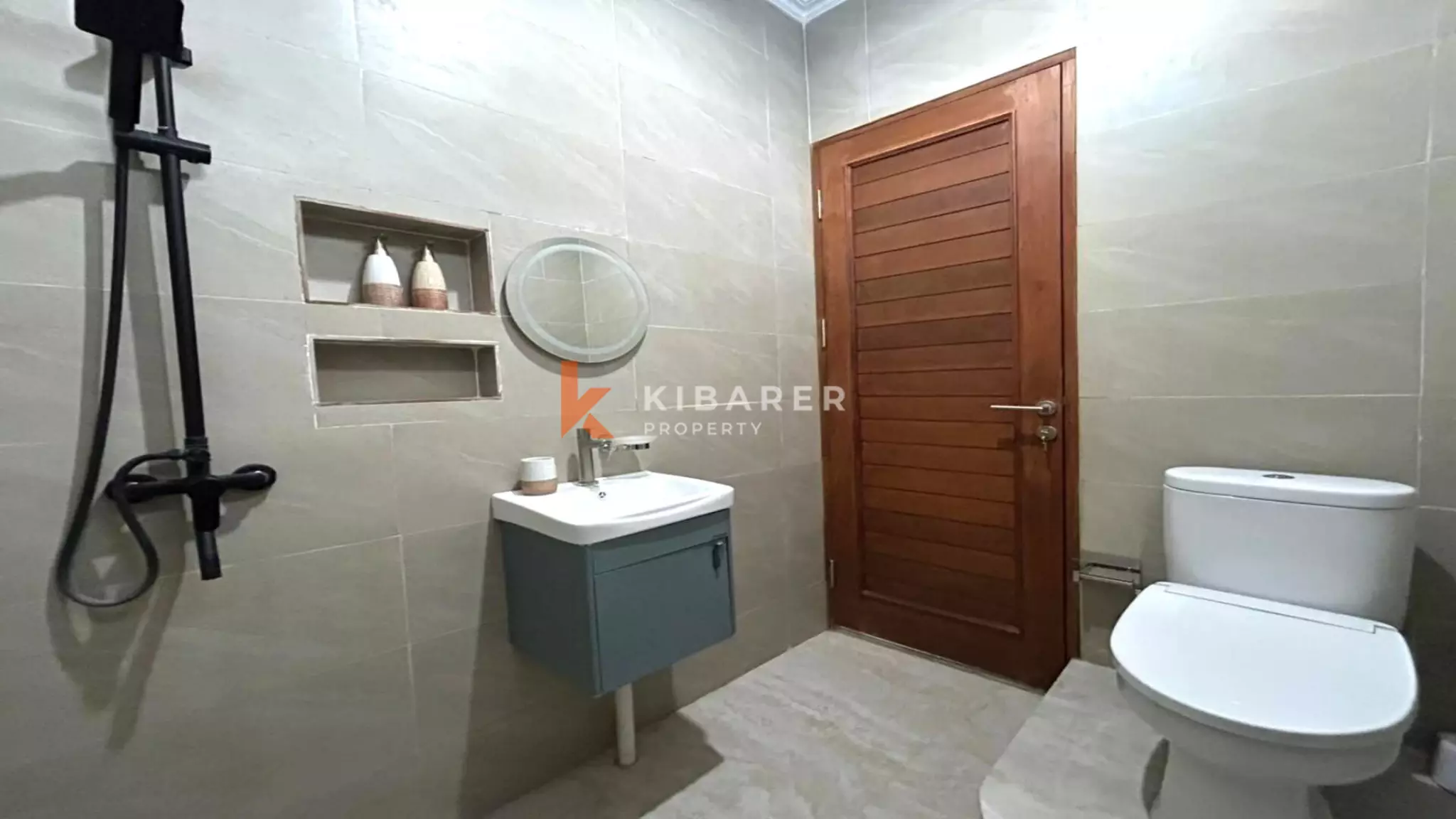 Modern Two-Bedroom Enclosed Living Room Villa with Private Pool in Padonan