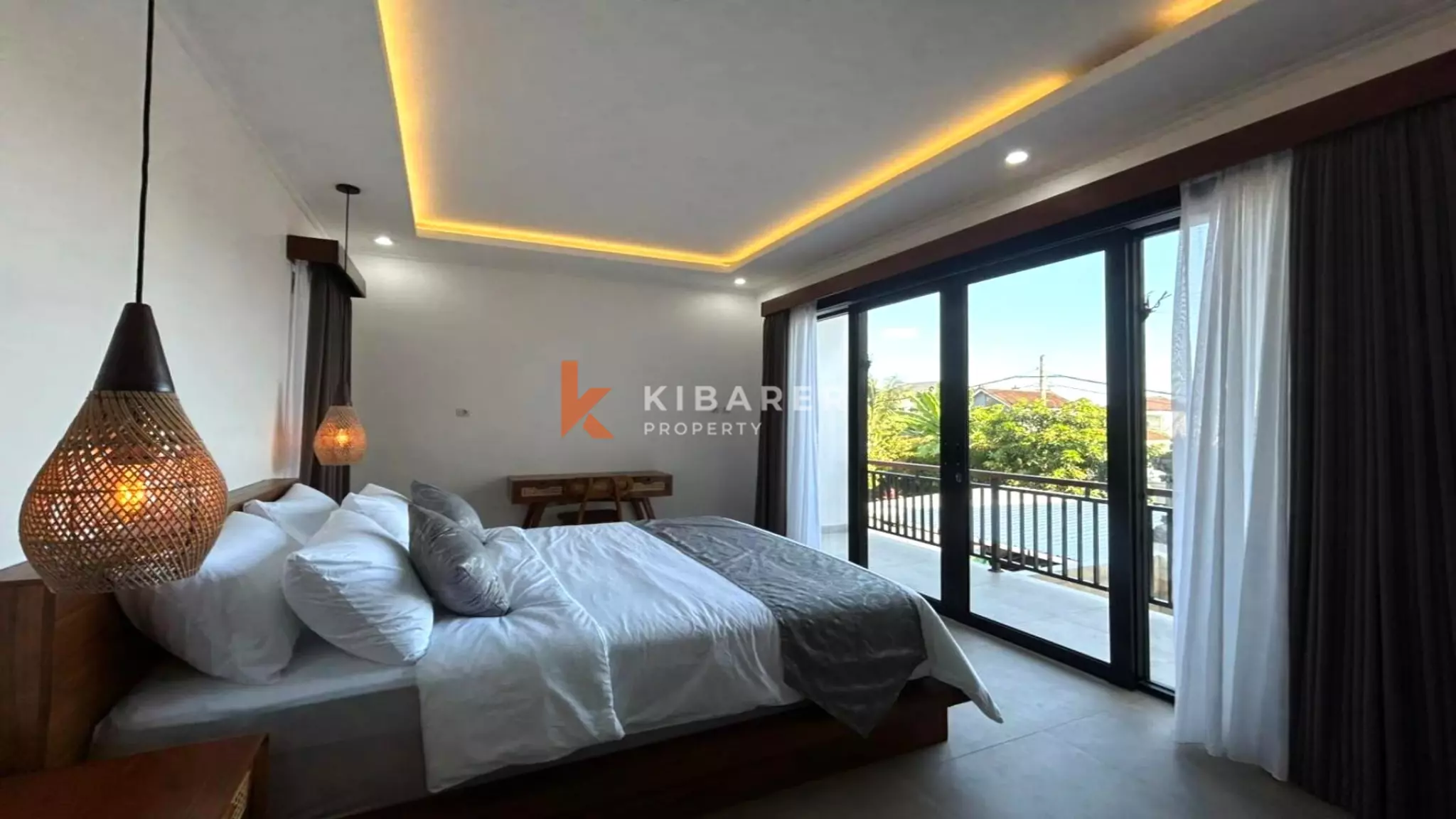 Modern Two-Bedroom Enclosed Living Room Villa with Private Pool in Padonan