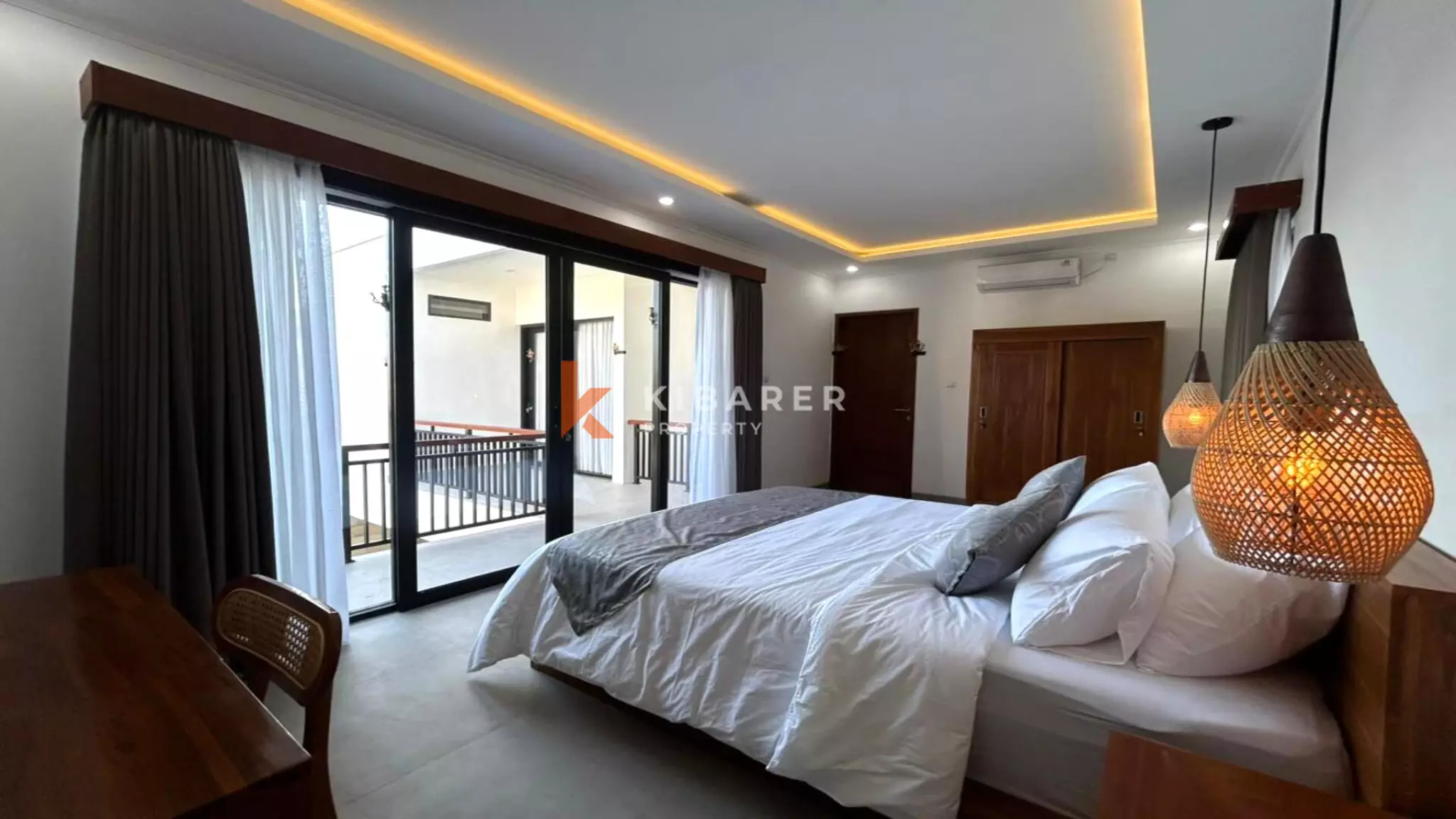 Modern Two-Bedroom Enclosed Living Room Villa with Private Pool in Padonan