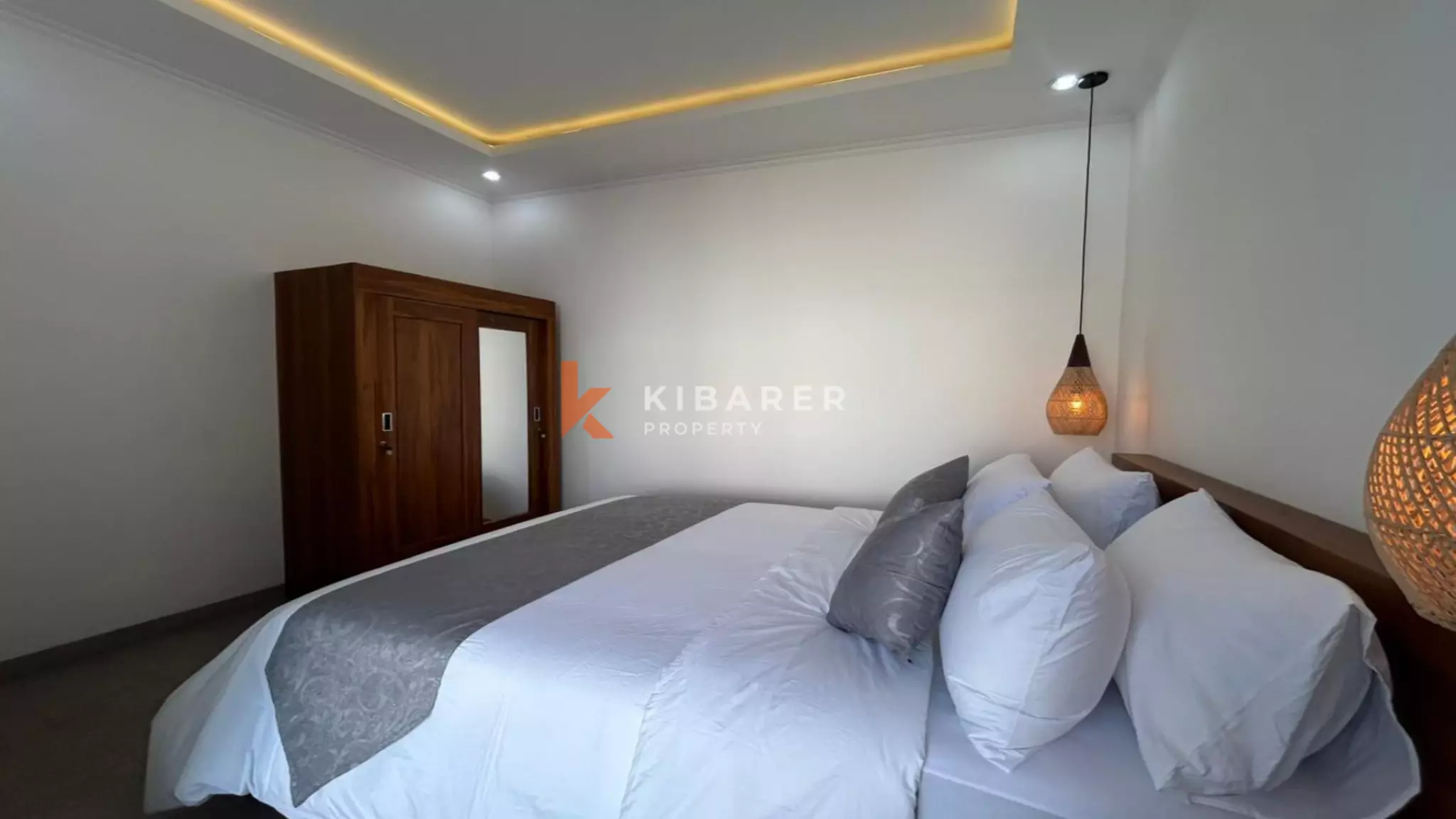 Modern Two-Bedroom Enclosed Living Room Villa with Private Pool in Padonan