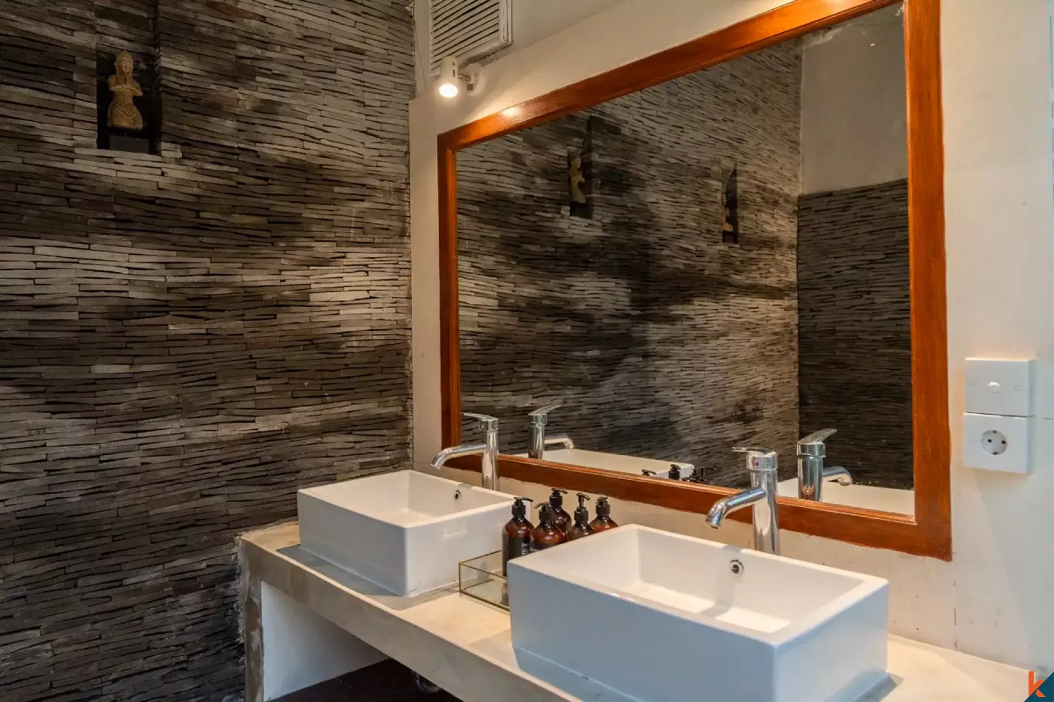 Leasehold investment villa complex opportunity in Central Seminyak