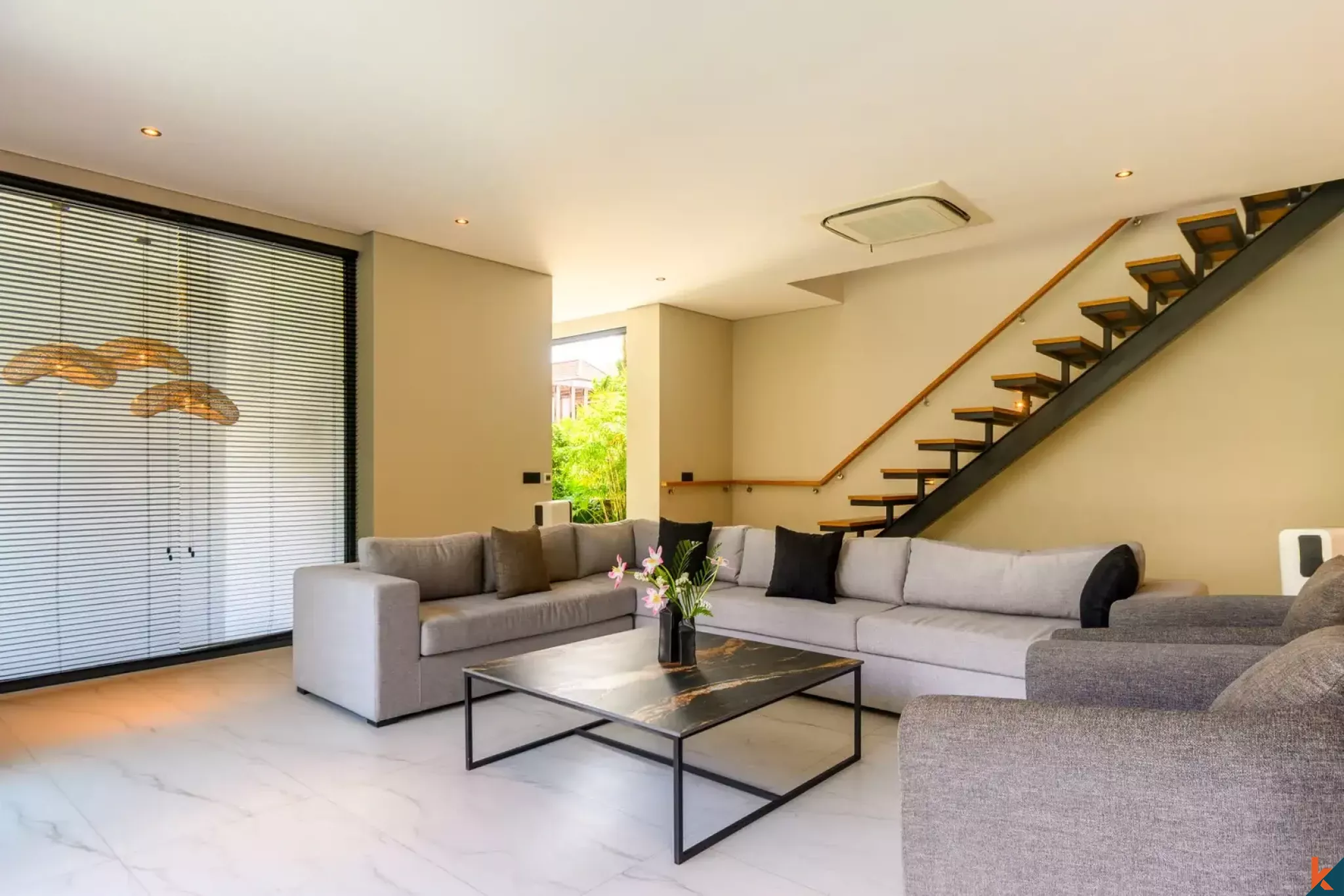 Vila mewah tiga kamar tidur berkualitas tinggi dengan pemandangan laut untuk dijual di Jimbaran