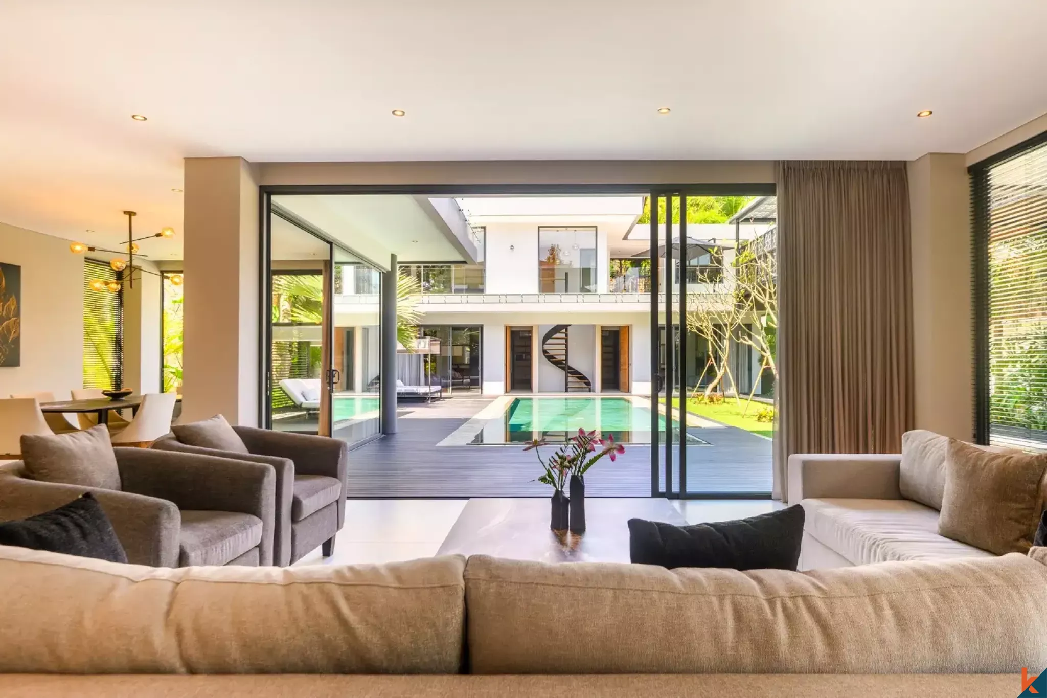 Vila mewah tiga kamar tidur berkualitas tinggi dengan pemandangan laut untuk dijual di Jimbaran