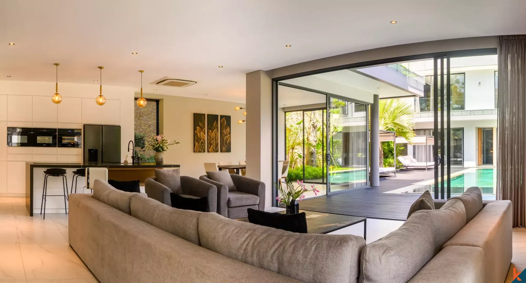 Vila mewah tiga kamar tidur berkualitas tinggi dengan pemandangan laut untuk dijual di Jimbaran