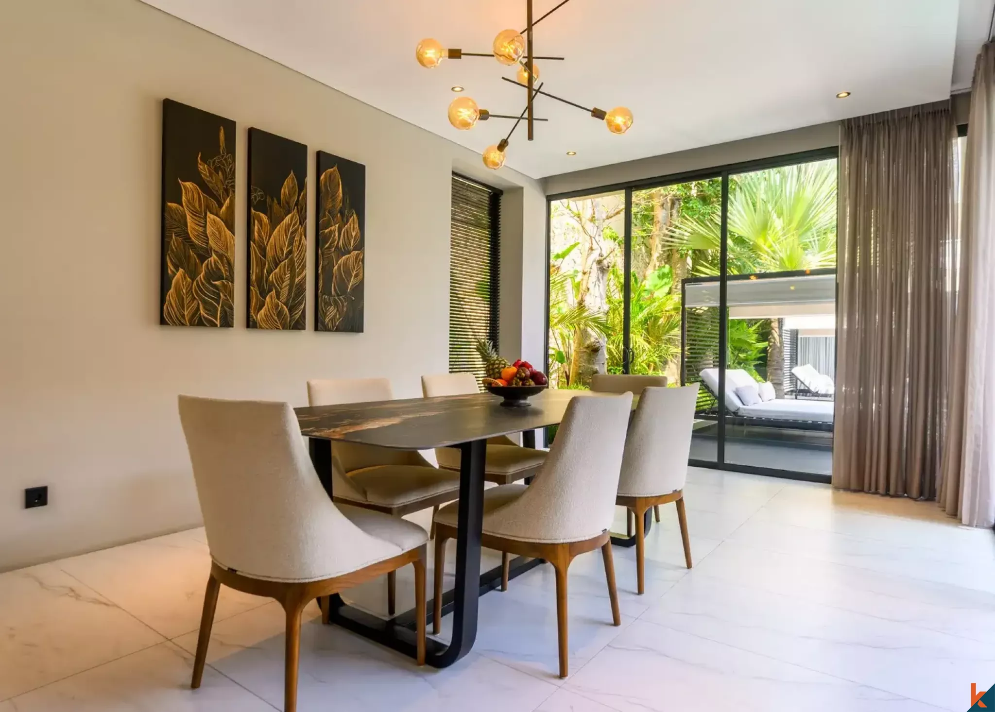 Vila mewah tiga kamar tidur berkualitas tinggi dengan pemandangan laut untuk dijual di Jimbaran