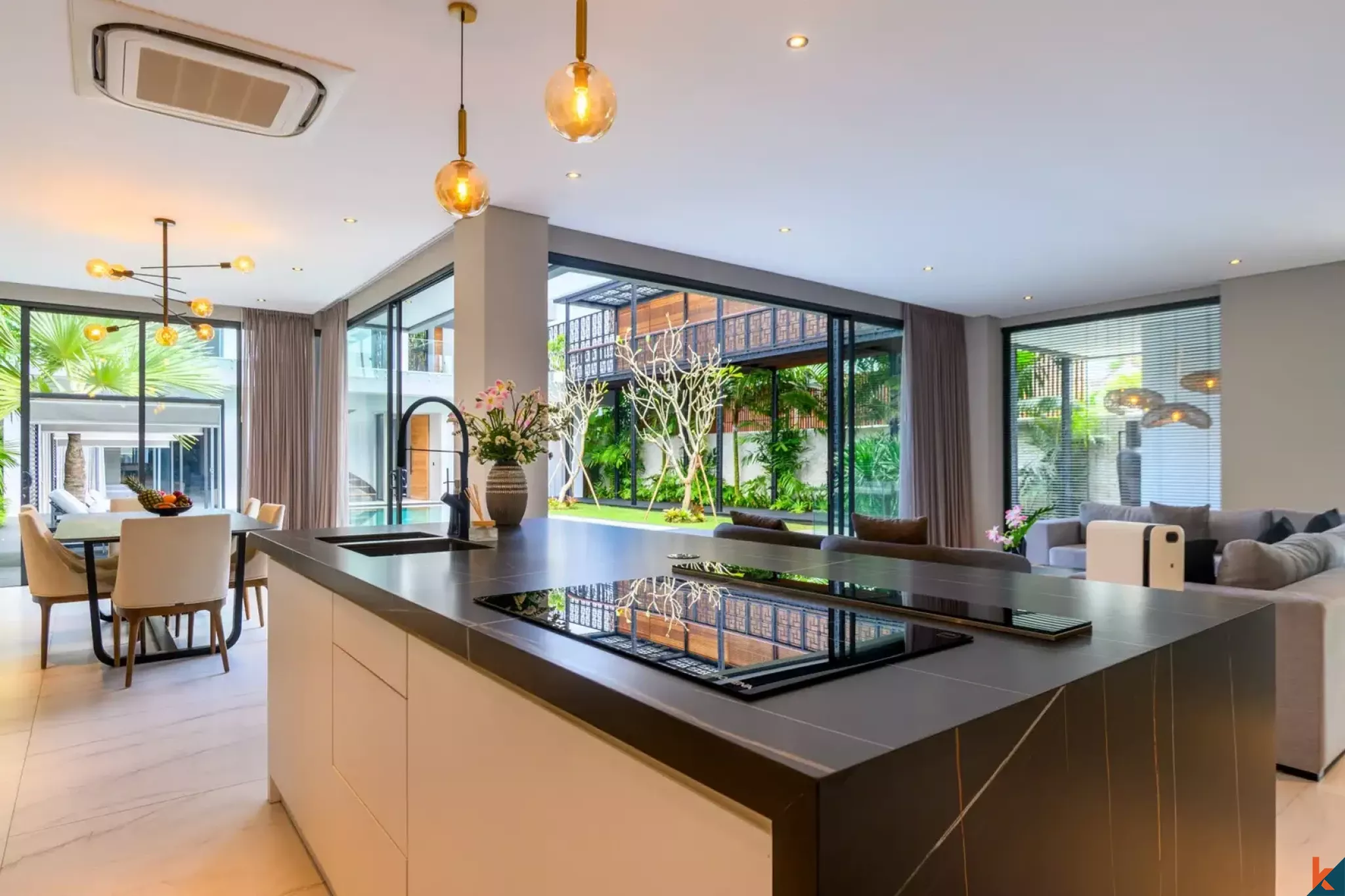 Vila mewah tiga kamar tidur berkualitas tinggi dengan pemandangan laut untuk dijual di Jimbaran