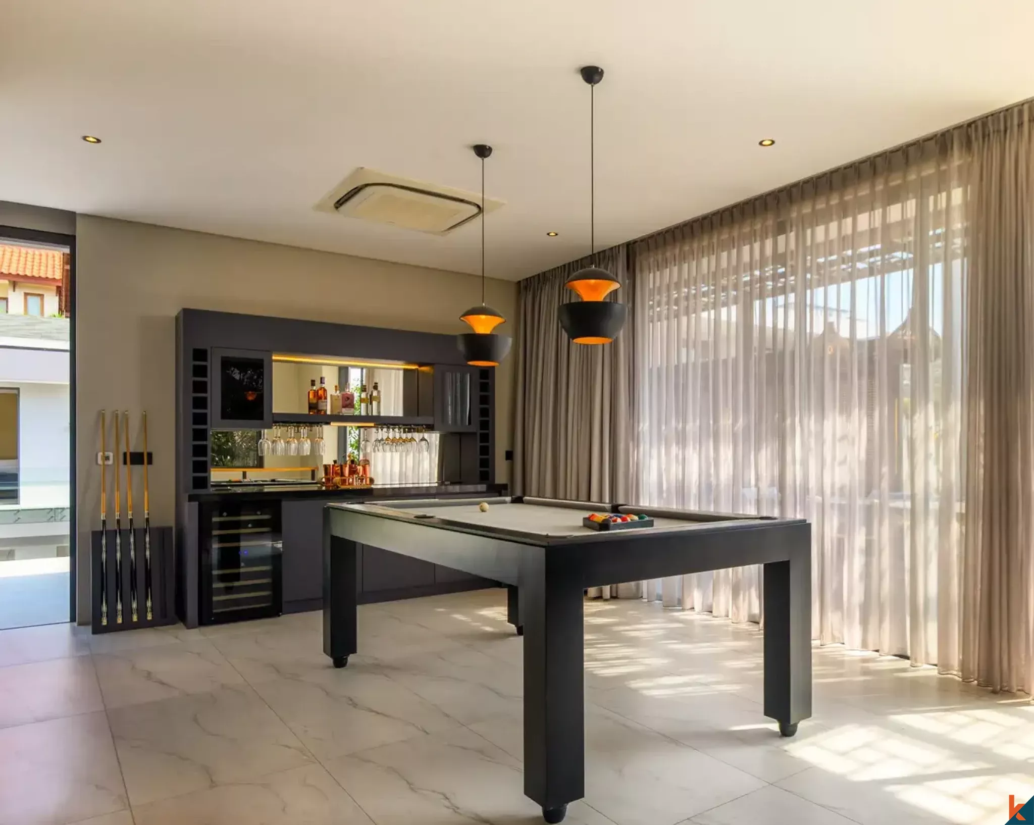 Vila mewah tiga kamar tidur berkualitas tinggi dengan pemandangan laut untuk dijual di Jimbaran