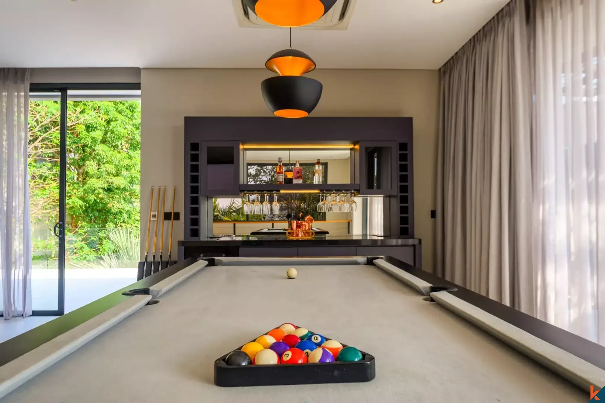 Vila mewah tiga kamar tidur berkualitas tinggi dengan pemandangan laut untuk dijual di Jimbaran