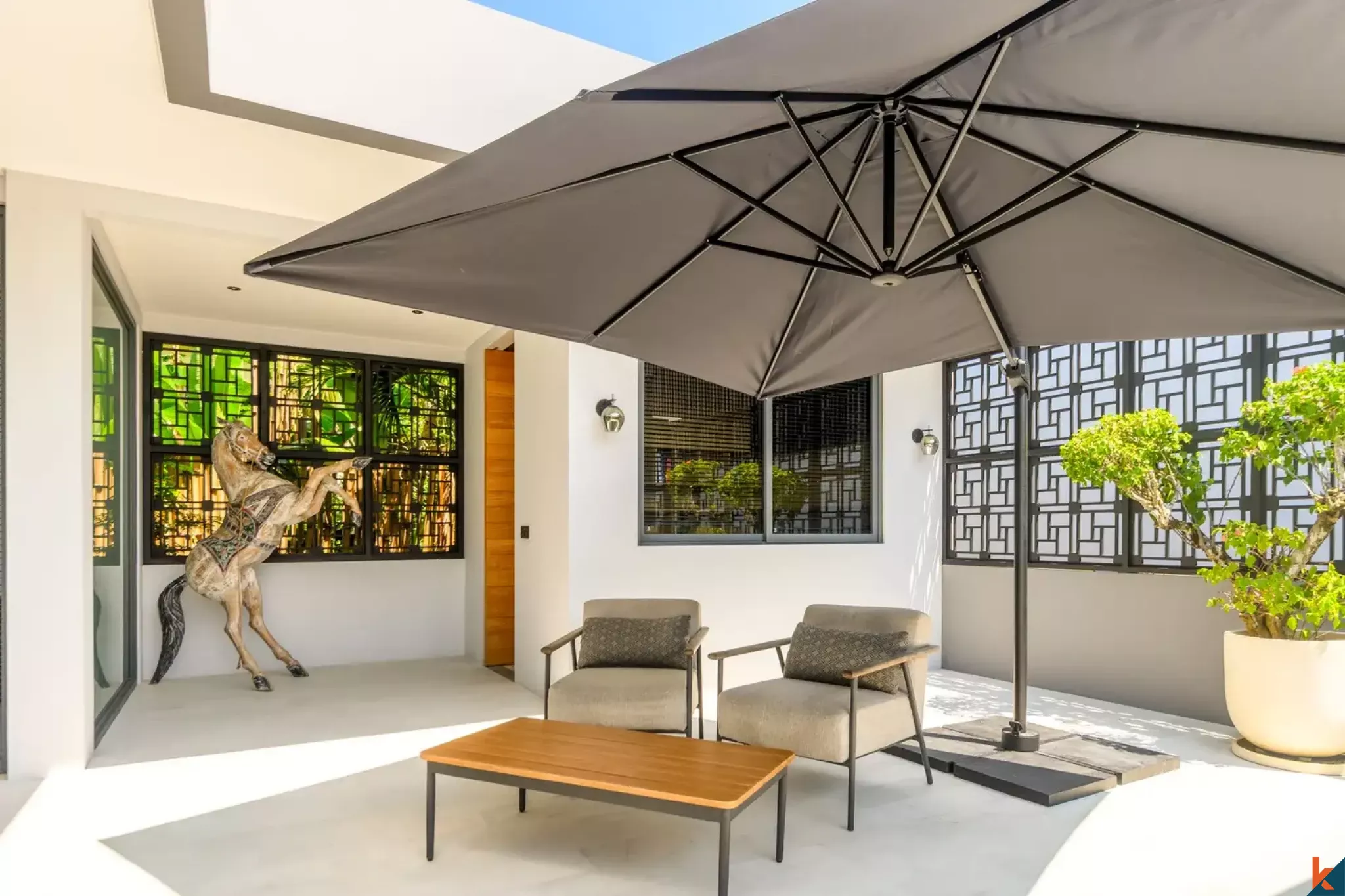 Vila mewah tiga kamar tidur berkualitas tinggi dengan pemandangan laut untuk dijual di Jimbaran