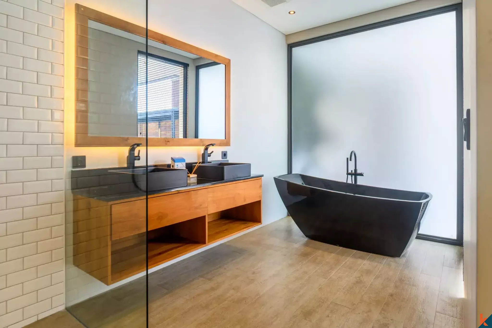 Vila mewah tiga kamar tidur berkualitas tinggi dengan pemandangan laut untuk dijual di Jimbaran