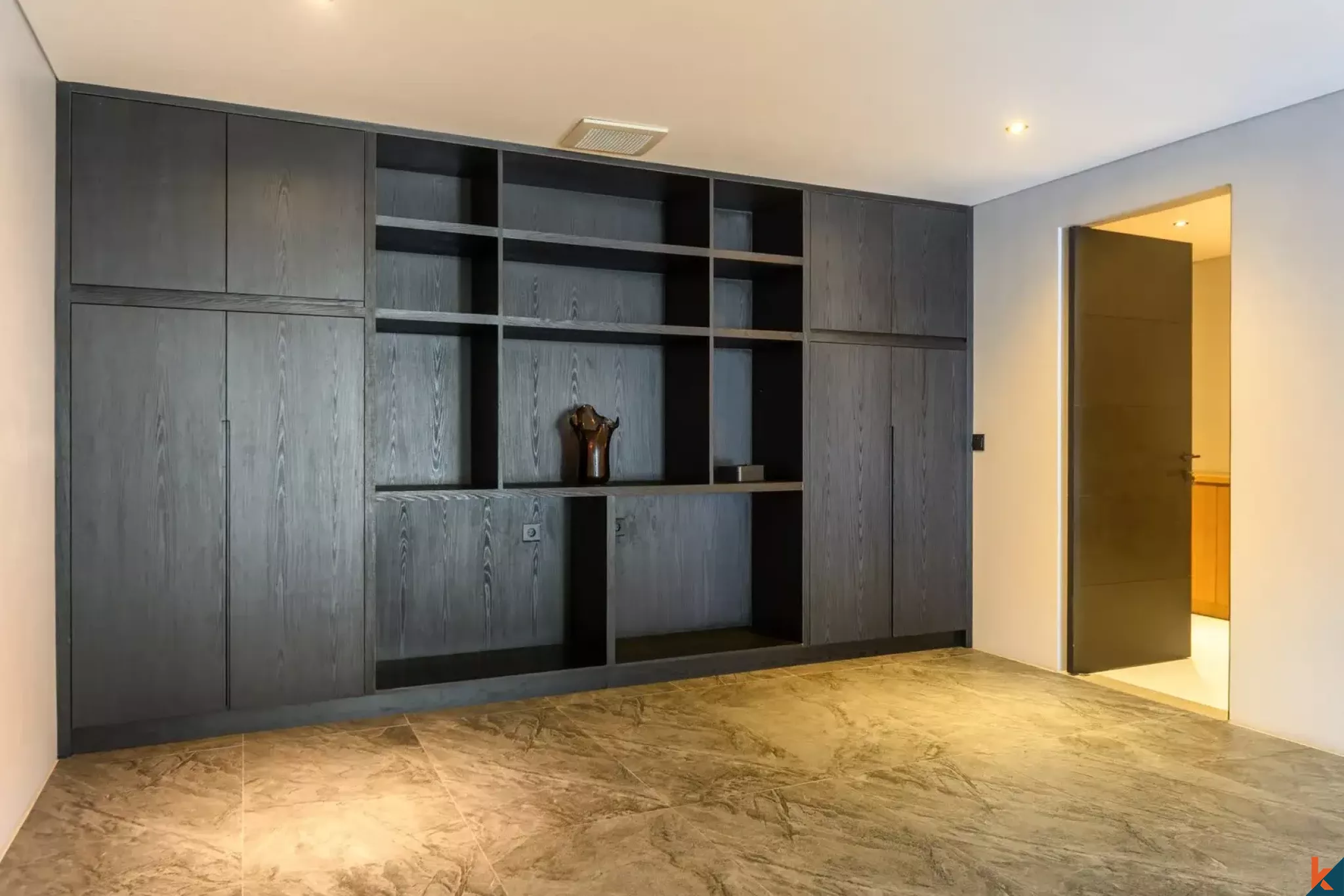 Vila mewah tiga kamar tidur berkualitas tinggi dengan pemandangan laut untuk dijual di Jimbaran