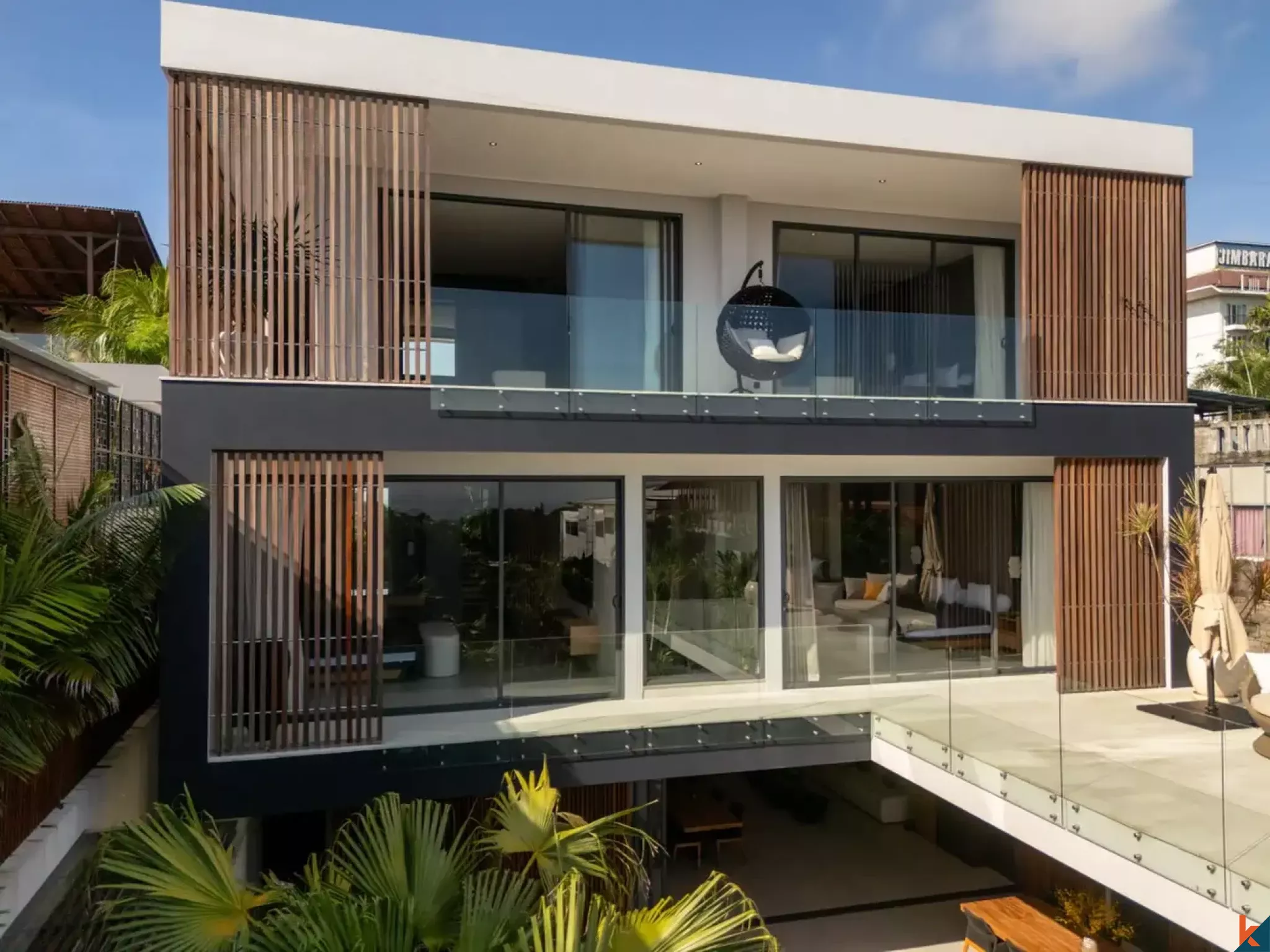 Perumahan hak milik empat kamar tidur berkualitas luar biasa yang menghadap Teluk Jimbaran