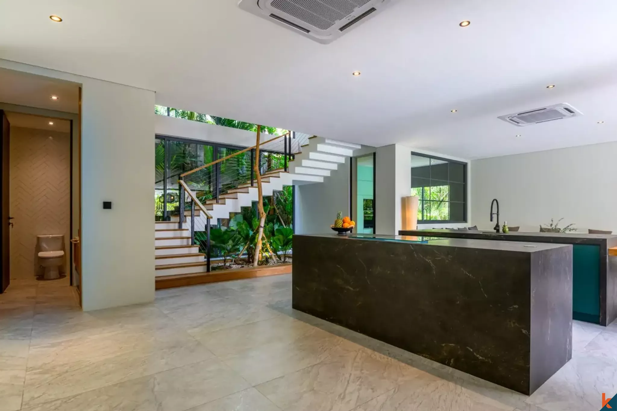 Perumahan hak milik empat kamar tidur berkualitas luar biasa yang menghadap Teluk Jimbaran