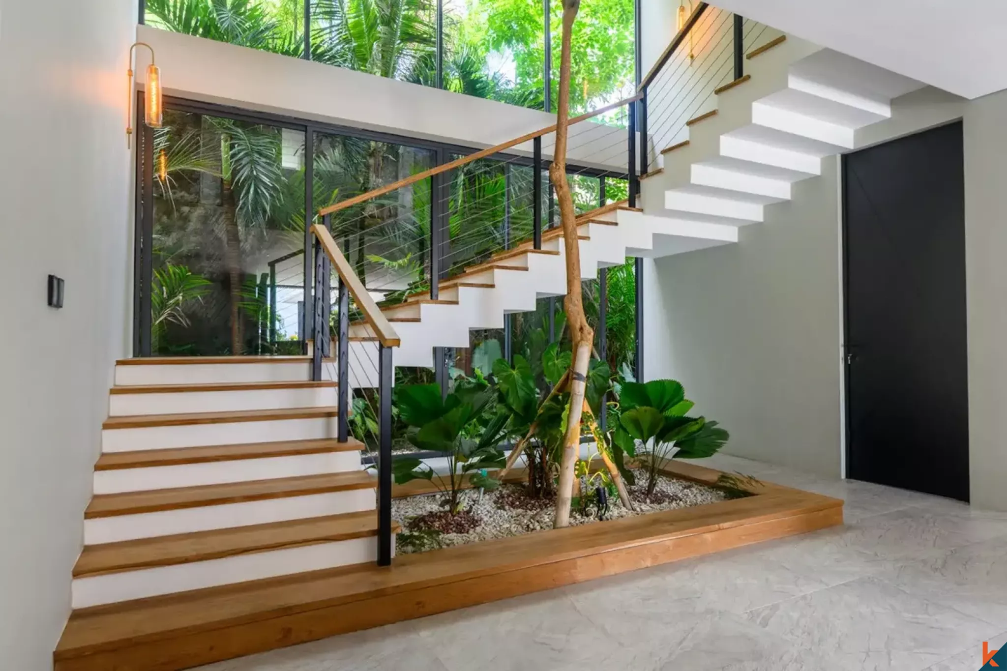 Perumahan hak milik empat kamar tidur berkualitas luar biasa yang menghadap Teluk Jimbaran