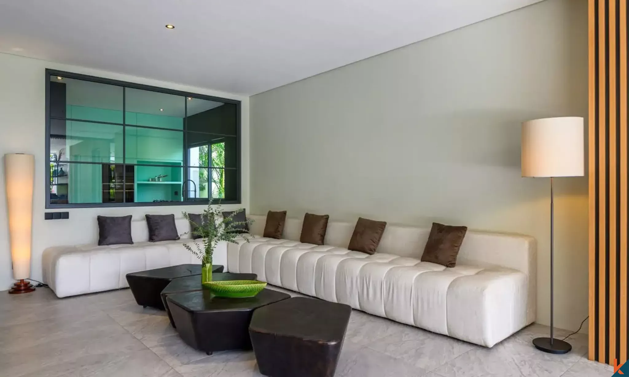 Perumahan hak milik empat kamar tidur berkualitas luar biasa yang menghadap Teluk Jimbaran