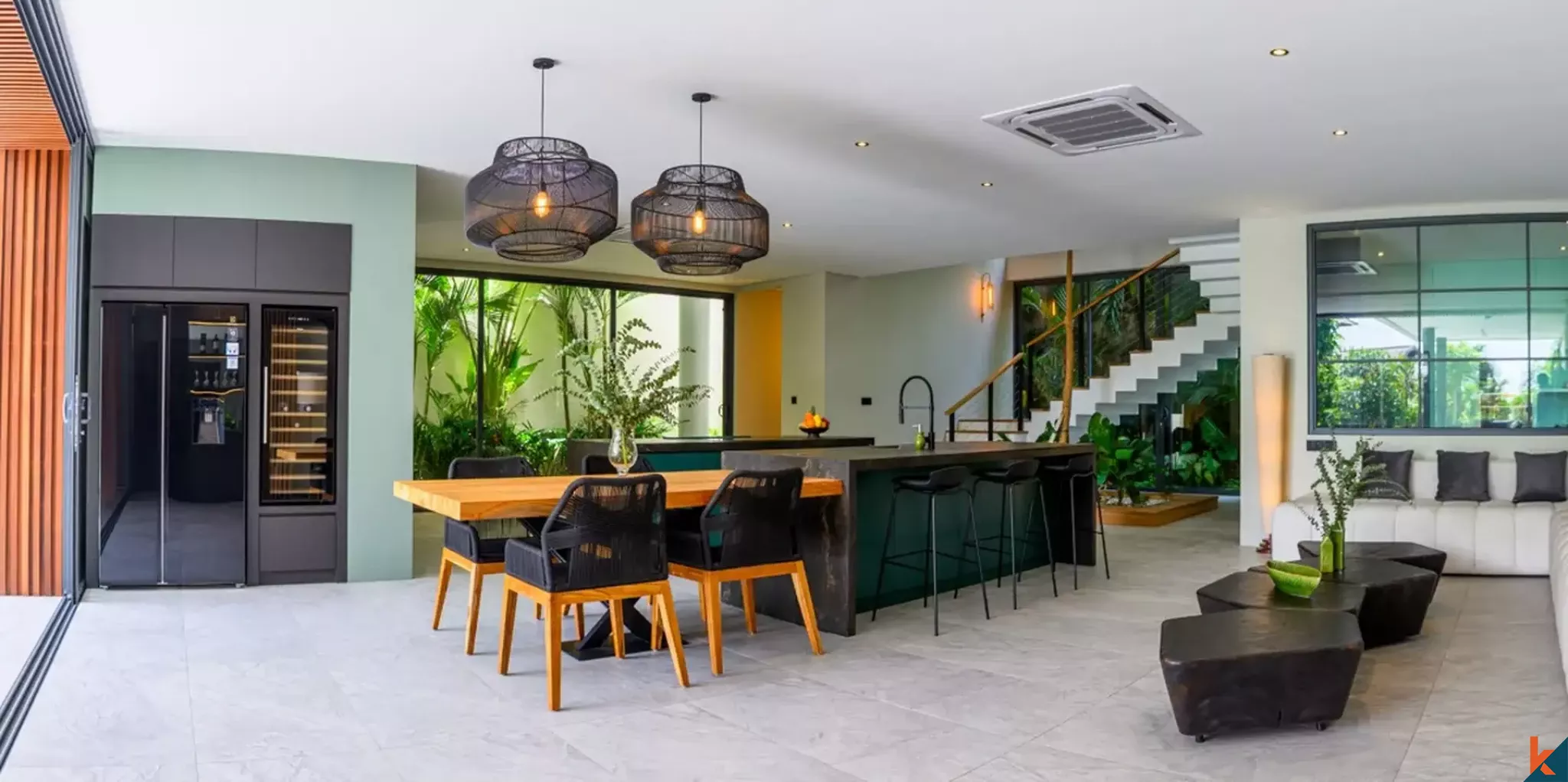 Perumahan hak milik empat kamar tidur berkualitas luar biasa yang menghadap Teluk Jimbaran