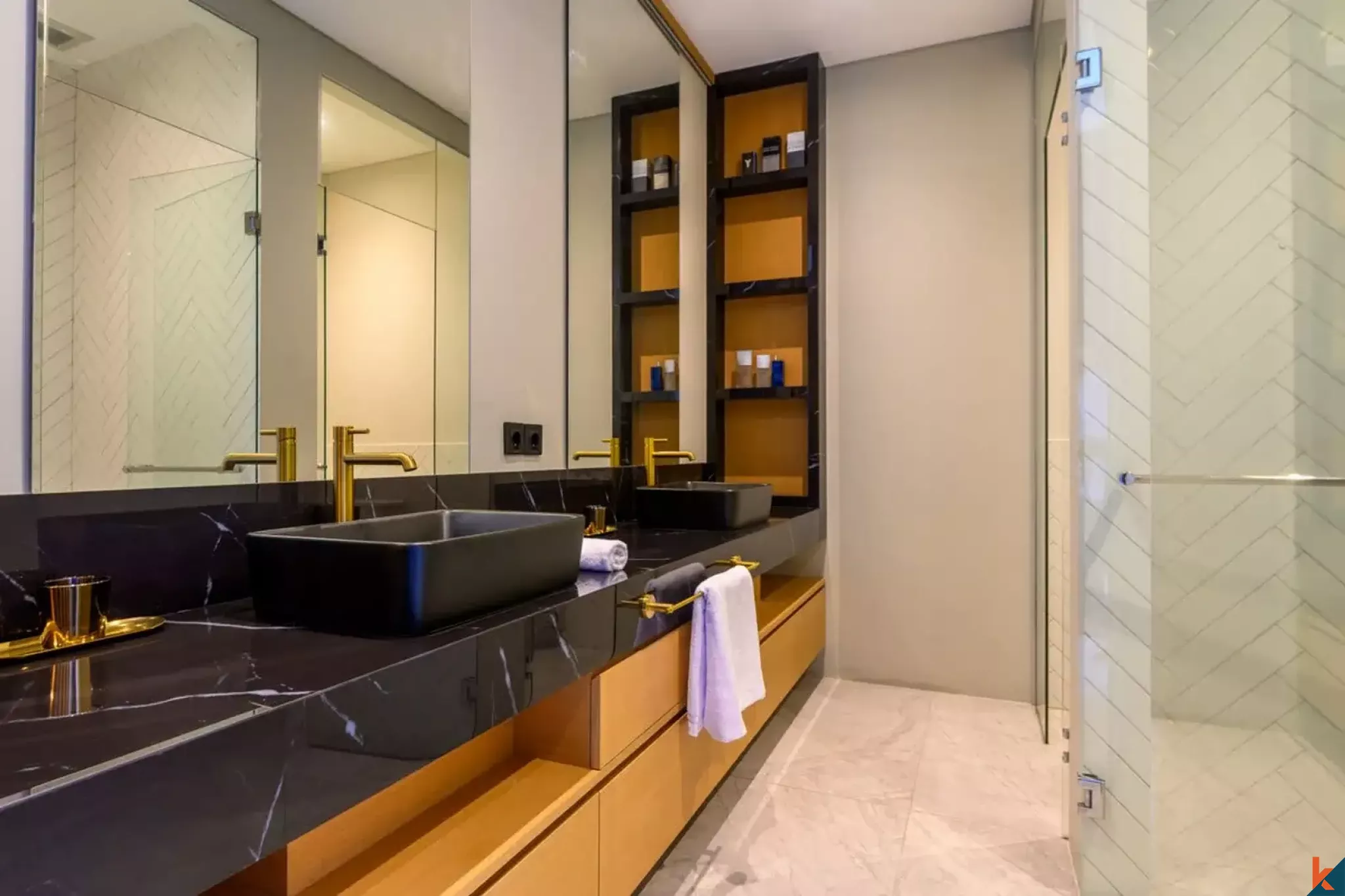 Perumahan hak milik empat kamar tidur berkualitas luar biasa yang menghadap Teluk Jimbaran