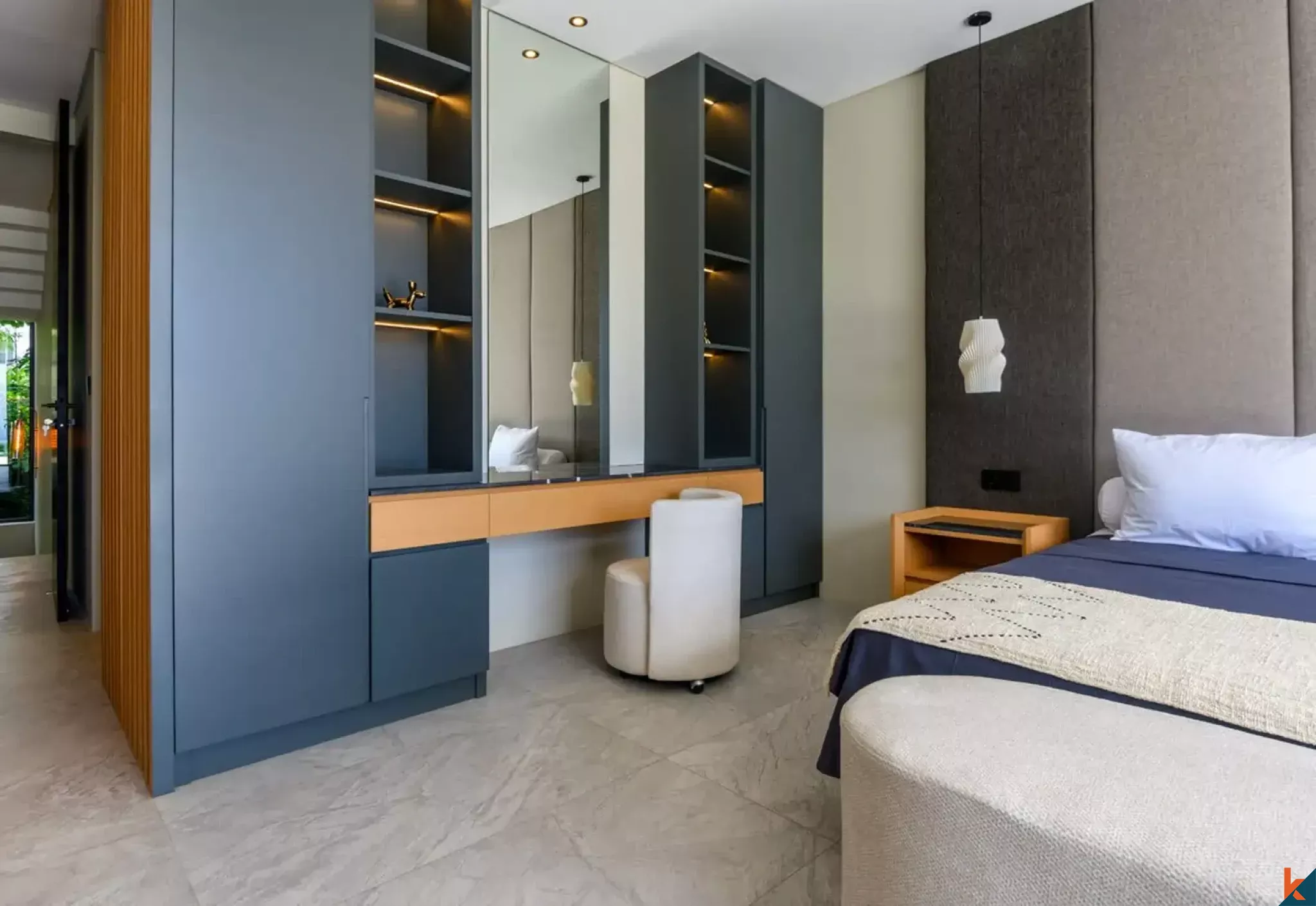 Perumahan hak milik empat kamar tidur berkualitas luar biasa yang menghadap Teluk Jimbaran