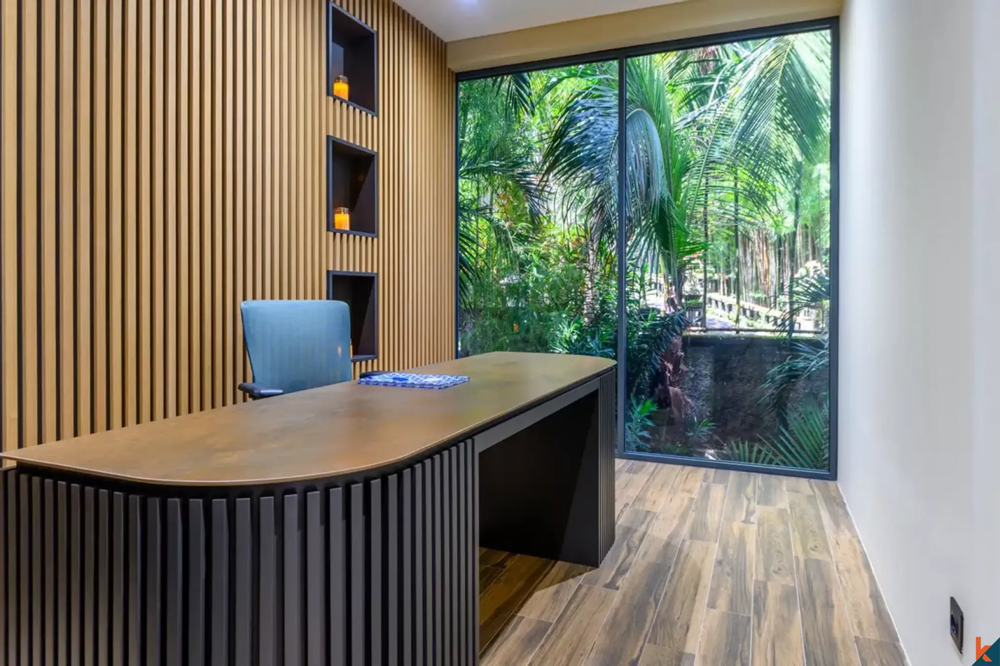 Perumahan hak milik empat kamar tidur berkualitas luar biasa yang menghadap Teluk Jimbaran