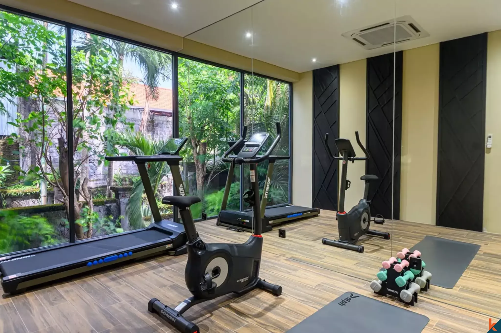 Perumahan hak milik empat kamar tidur berkualitas luar biasa yang menghadap Teluk Jimbaran