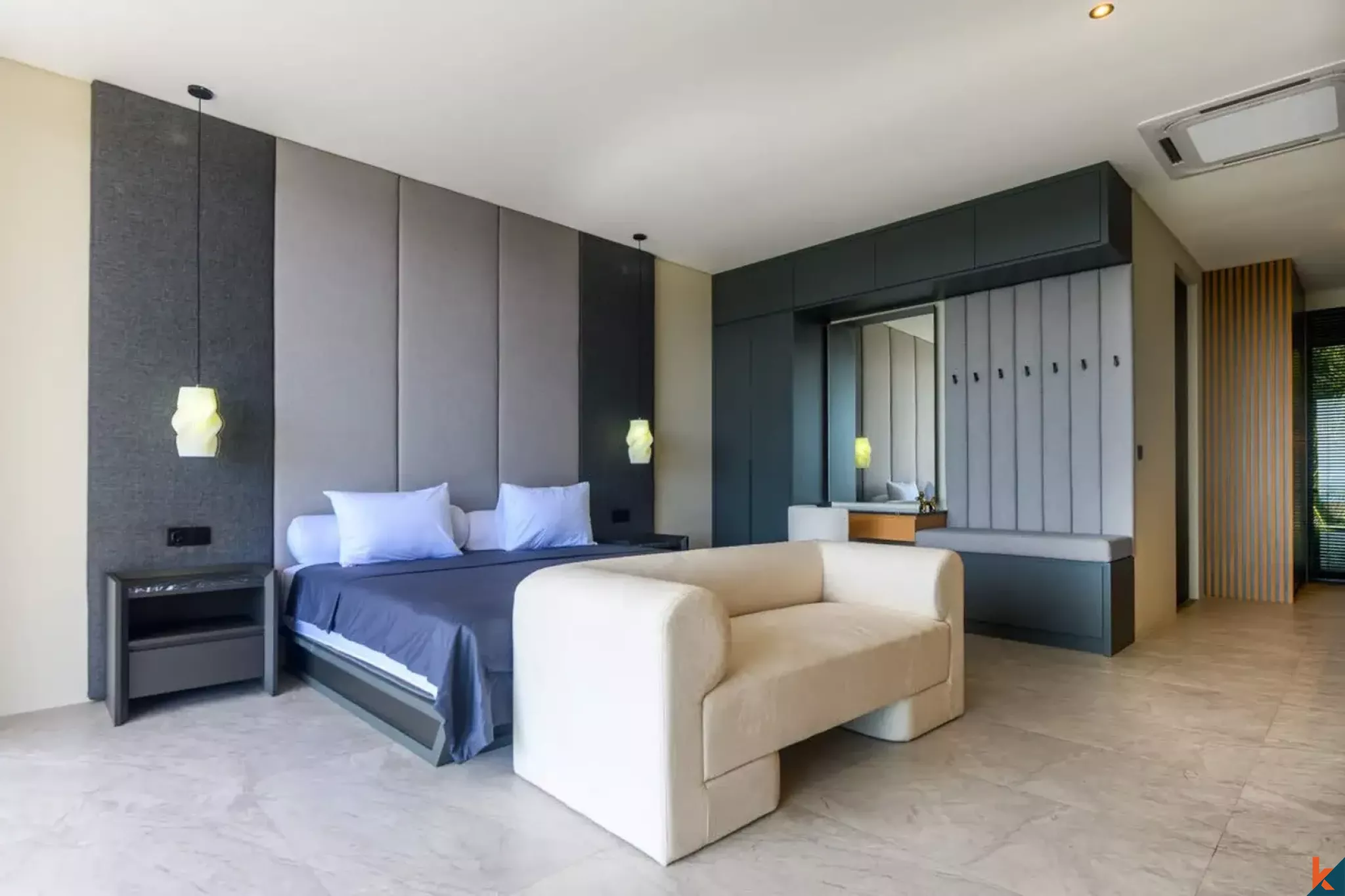 Perumahan hak milik empat kamar tidur berkualitas luar biasa yang menghadap Teluk Jimbaran