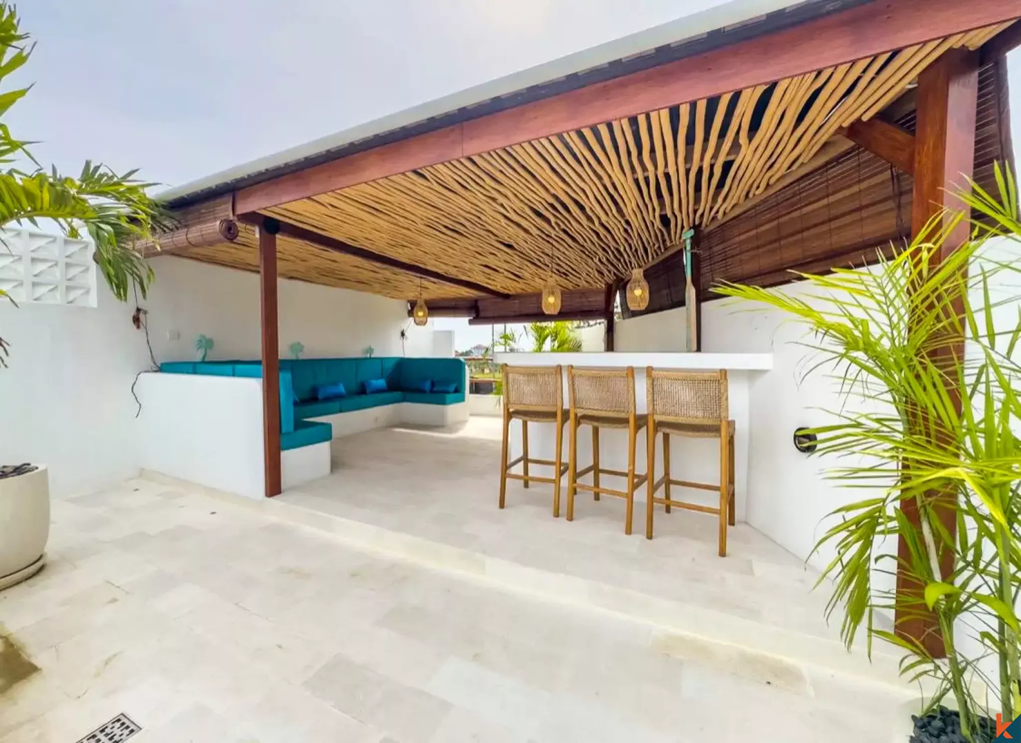 Villa Sewa Tiga Kamar Tidur Bergaya dengan Bar Atap di Tumbak Bayuh