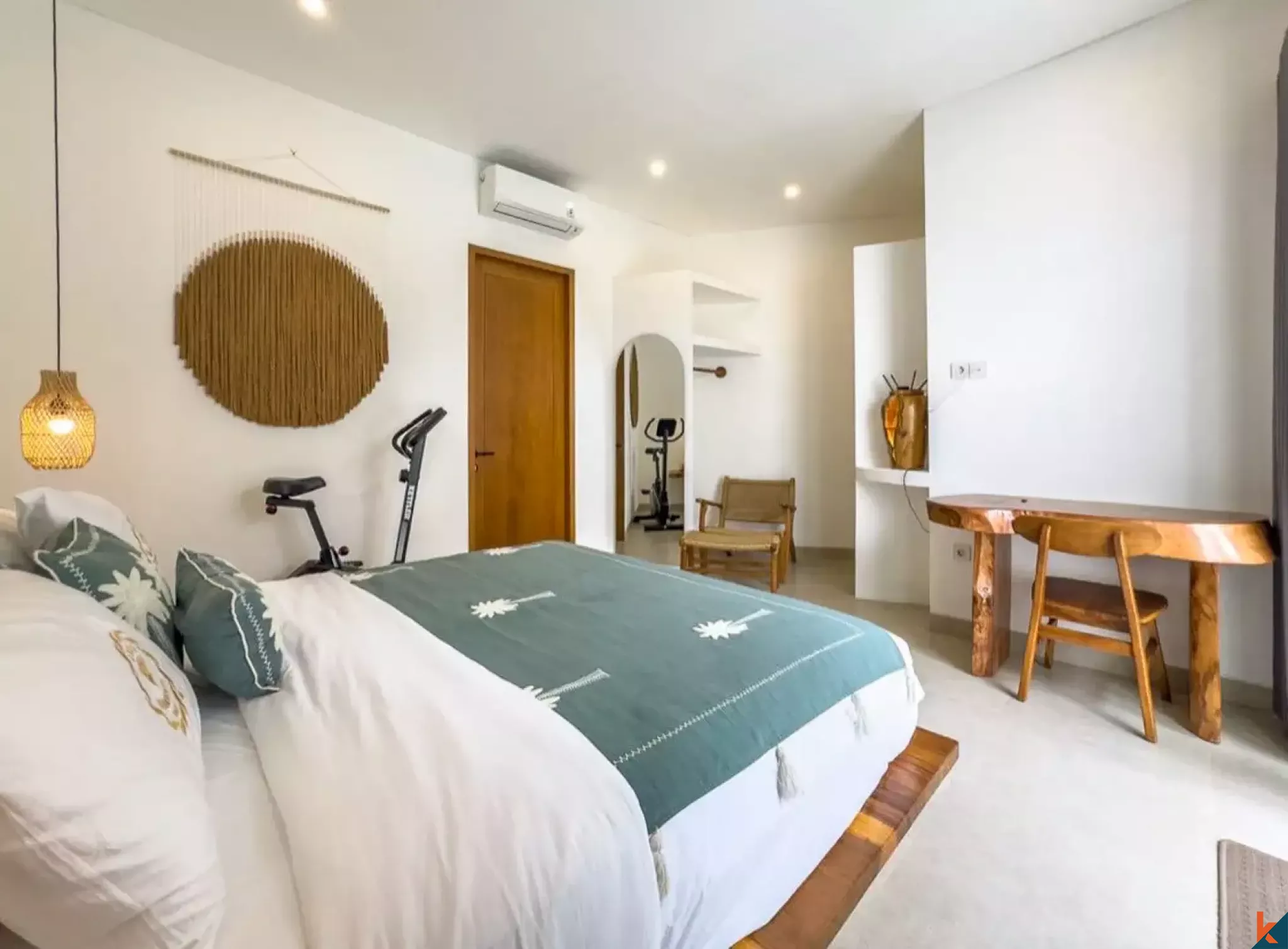 Villa Sewa Tiga Kamar Tidur Bergaya dengan Bar Atap di Tumbak Bayuh