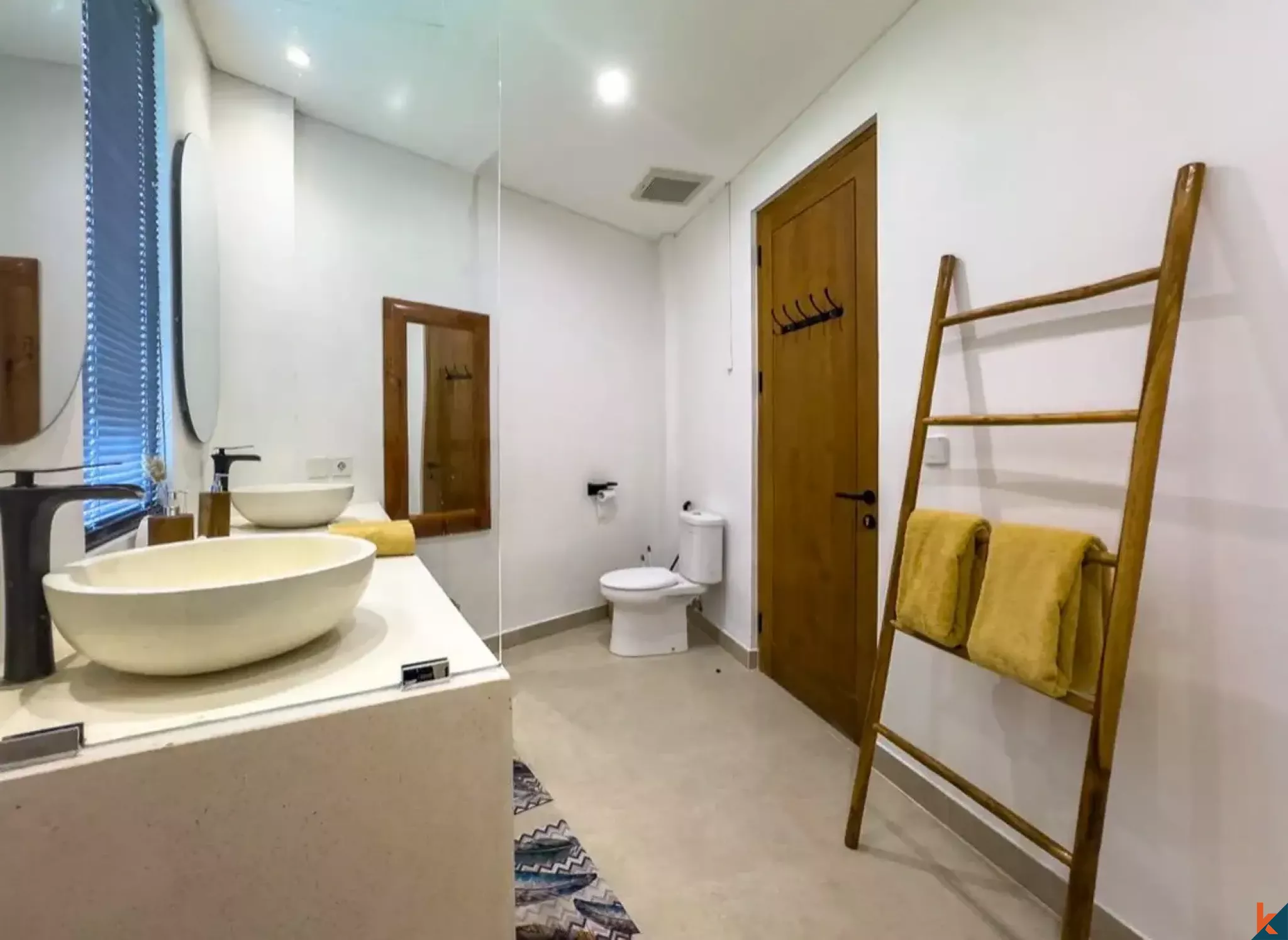 Villa Sewa Tiga Kamar Tidur Bergaya dengan Bar Atap di Tumbak Bayuh