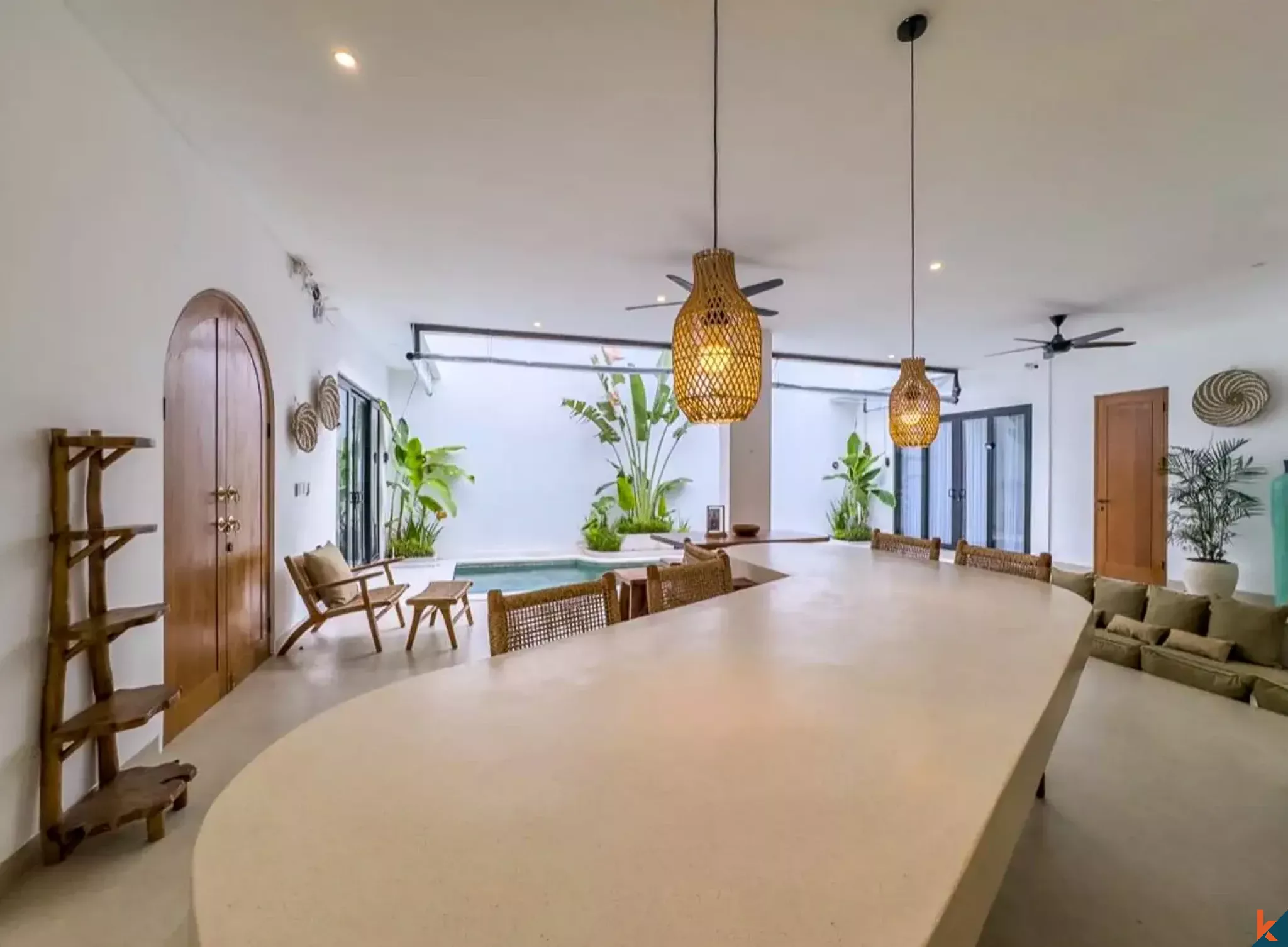 Villa Sewa Tiga Kamar Tidur Bergaya dengan Bar Atap di Tumbak Bayuh