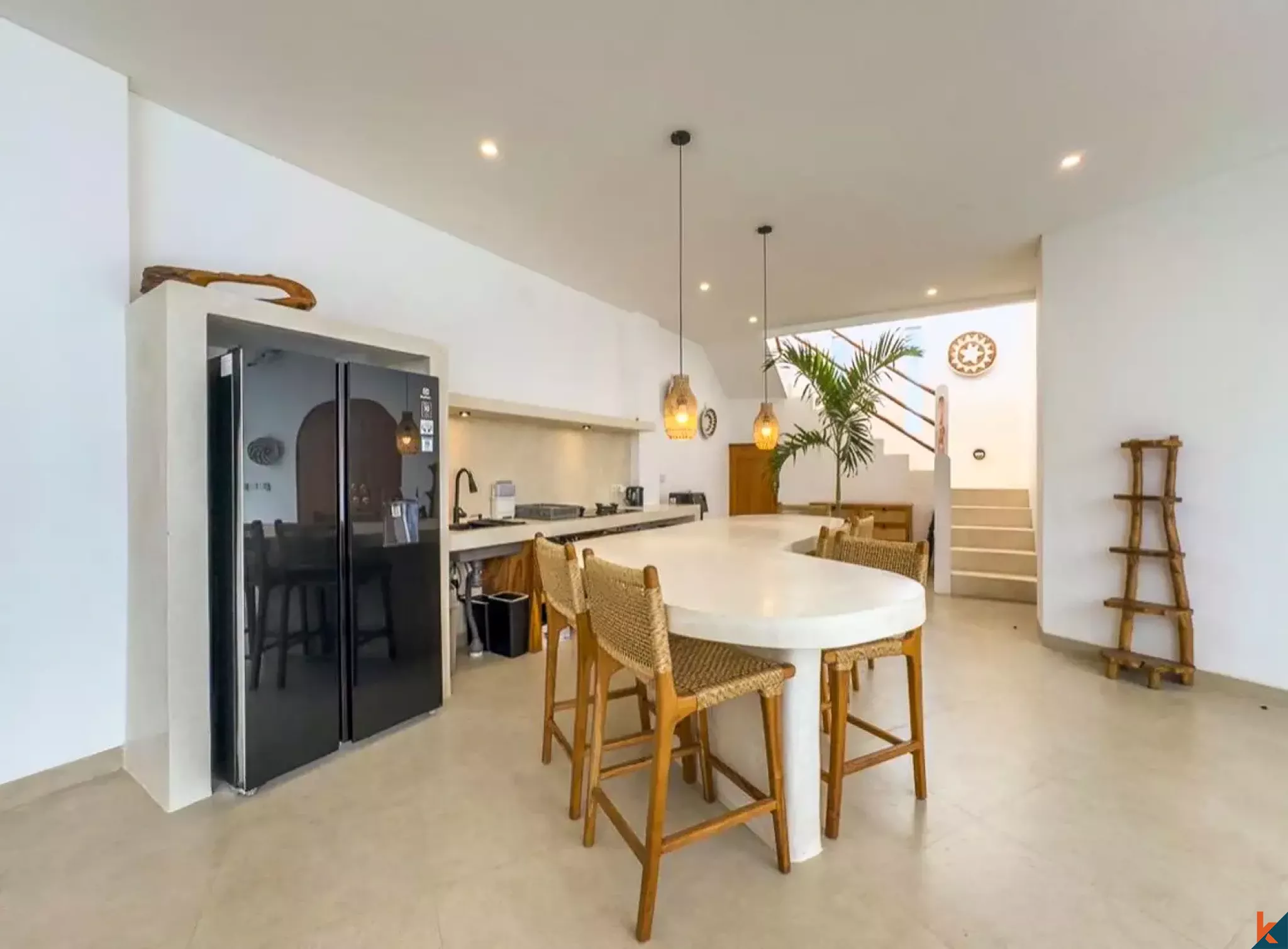 Villa Sewa Tiga Kamar Tidur Bergaya dengan Bar Atap di Tumbak Bayuh