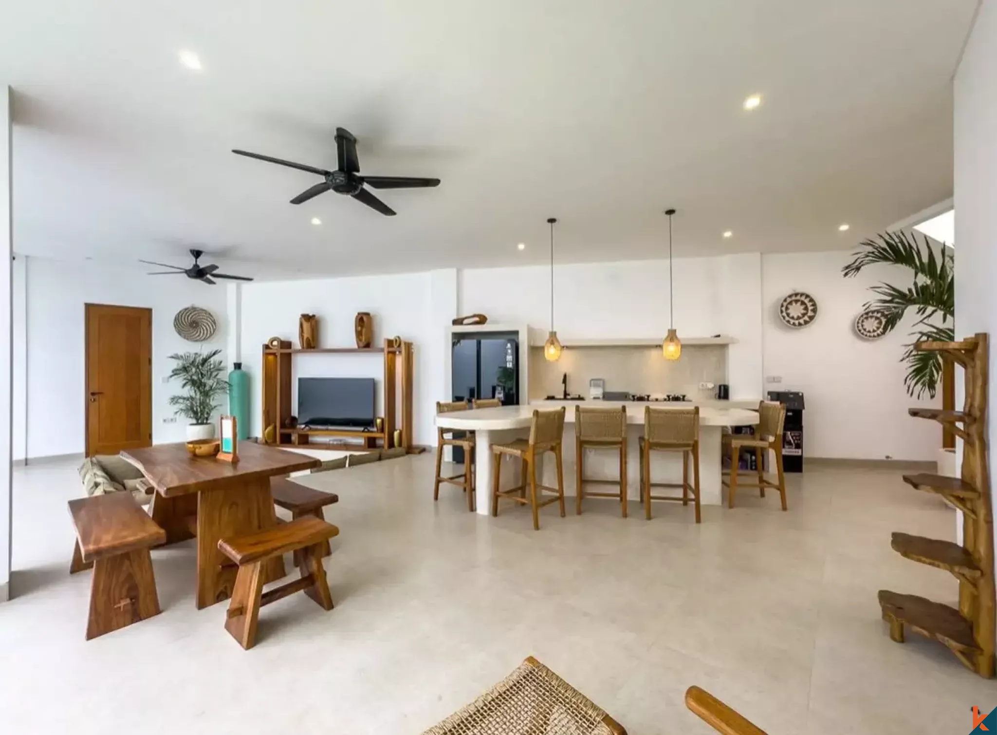 Villa Sewa Tiga Kamar Tidur Bergaya dengan Bar Atap di Tumbak Bayuh