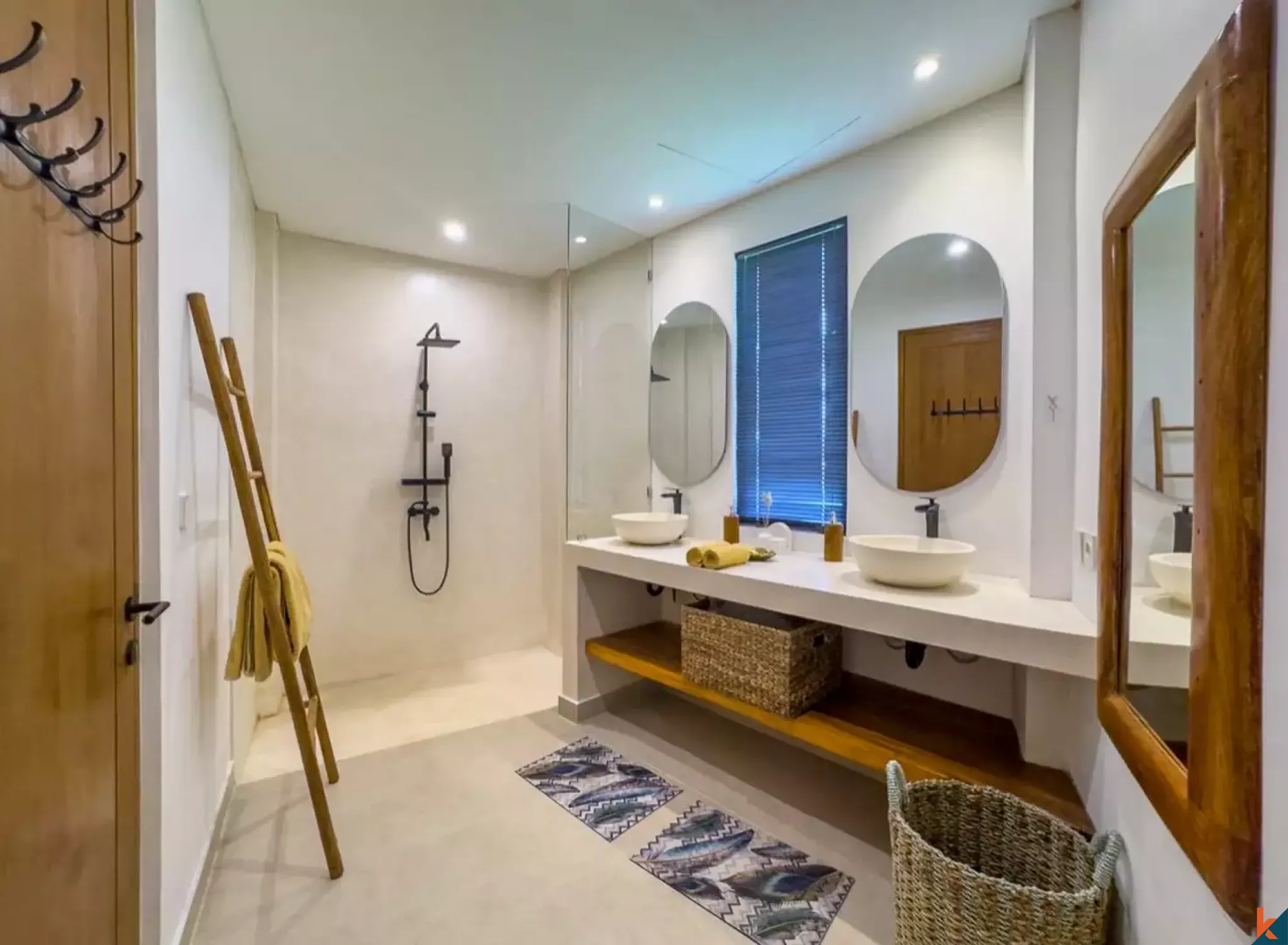 Villa Sewa Tiga Kamar Tidur Bergaya dengan Bar Atap di Tumbak Bayuh