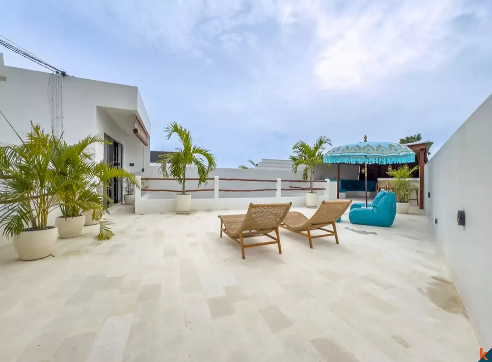 Villa Sewa Tiga Kamar Tidur Bergaya dengan Bar Atap di Tumbak Bayuh