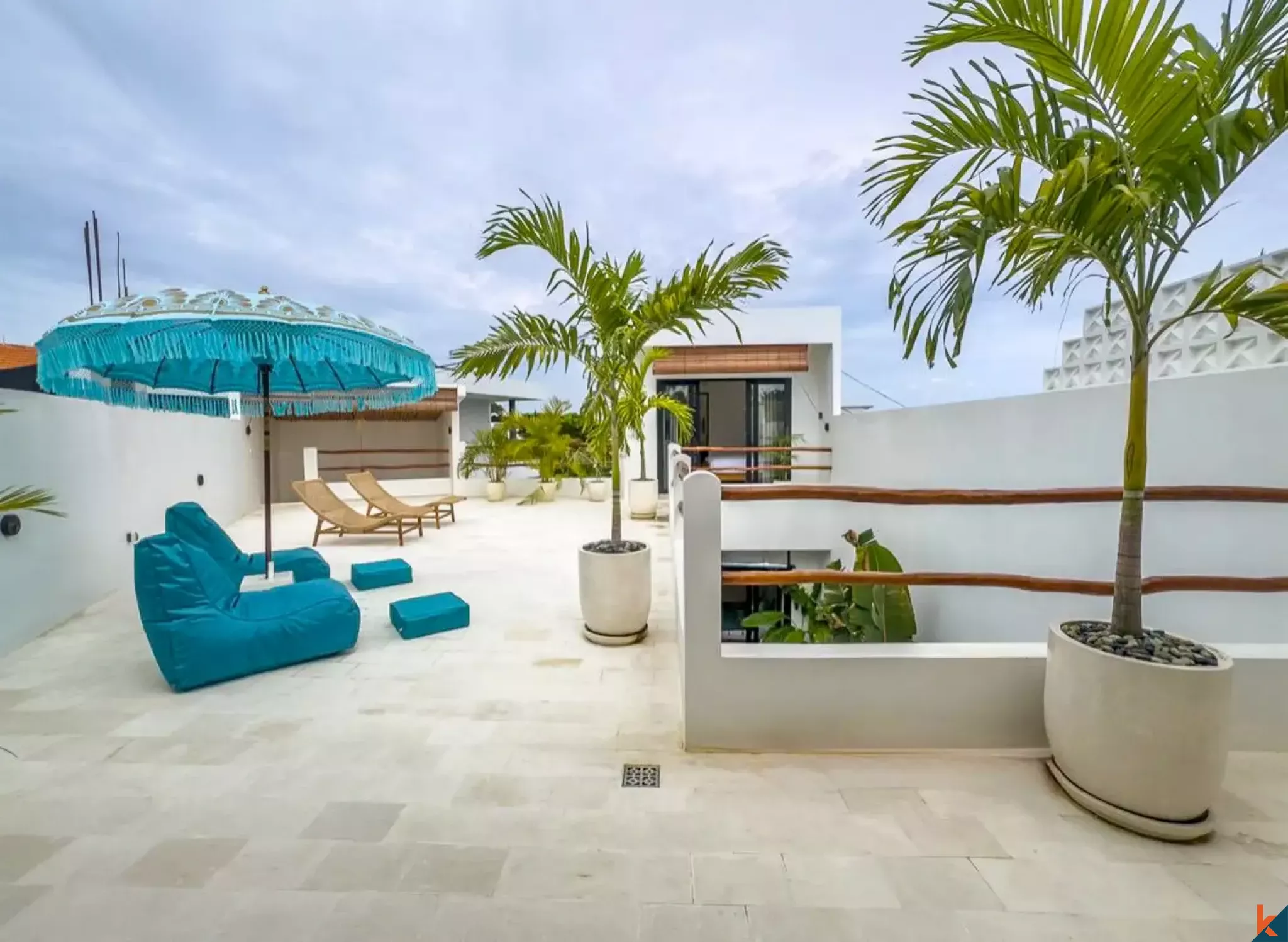 Villa Sewa Tiga Kamar Tidur Bergaya dengan Bar Atap di Tumbak Bayuh