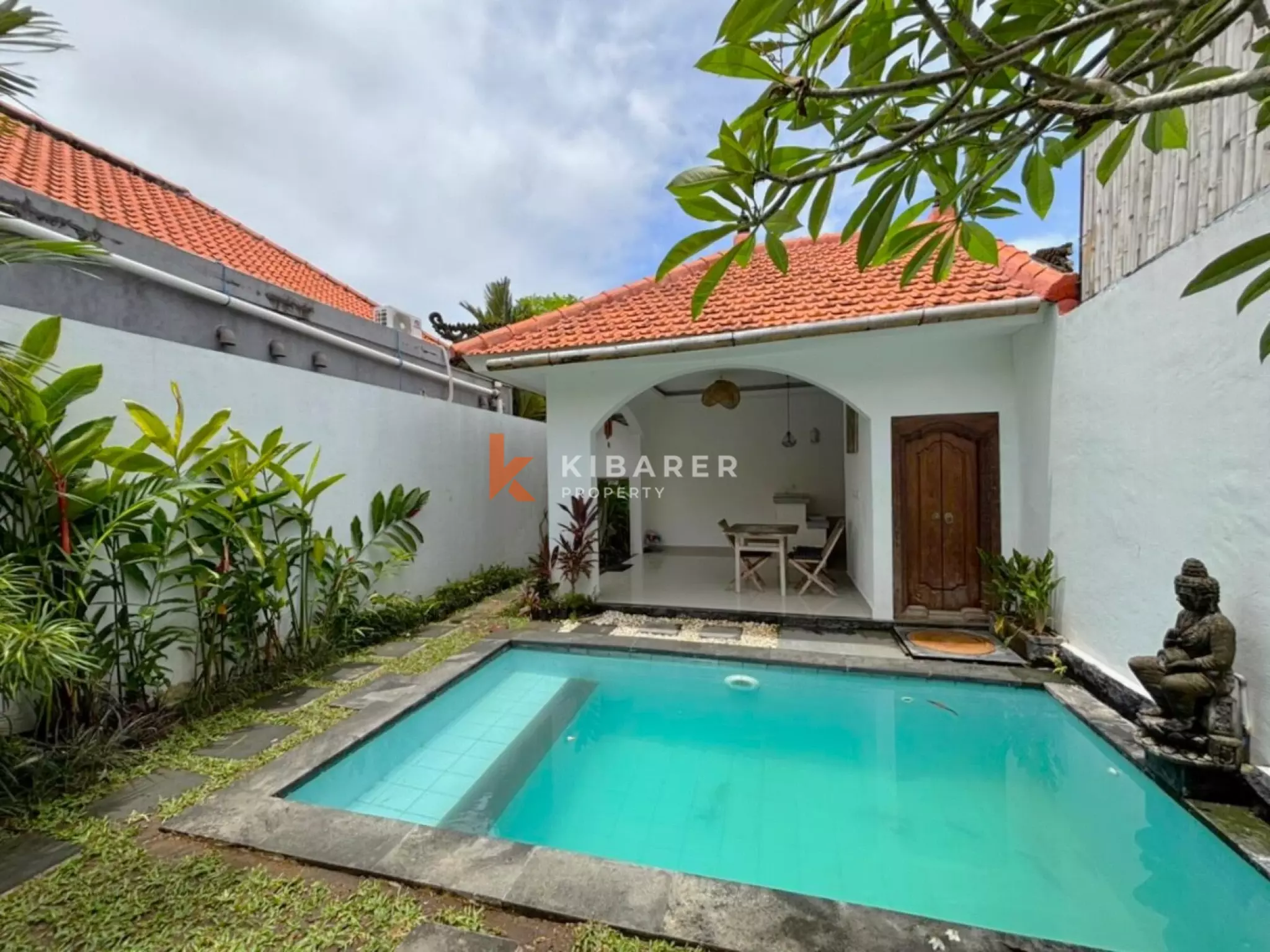 Two Bedroom Tropical Open Living Villa in Padonan