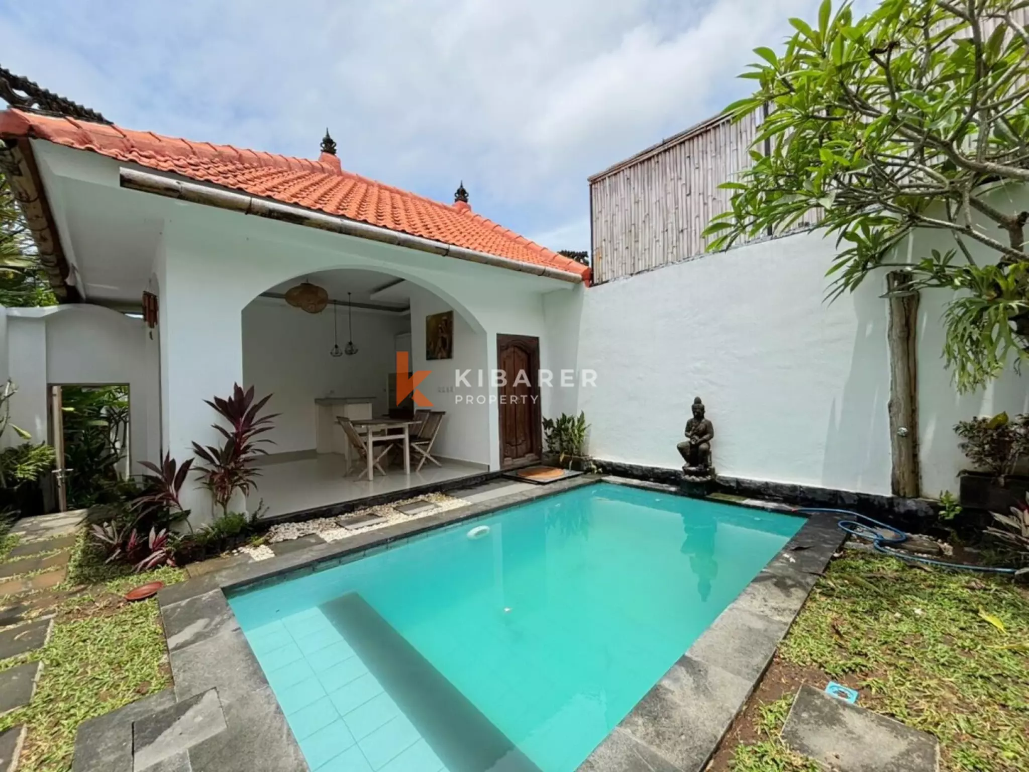 Two Bedroom Tropical Open Living Villa in Padonan