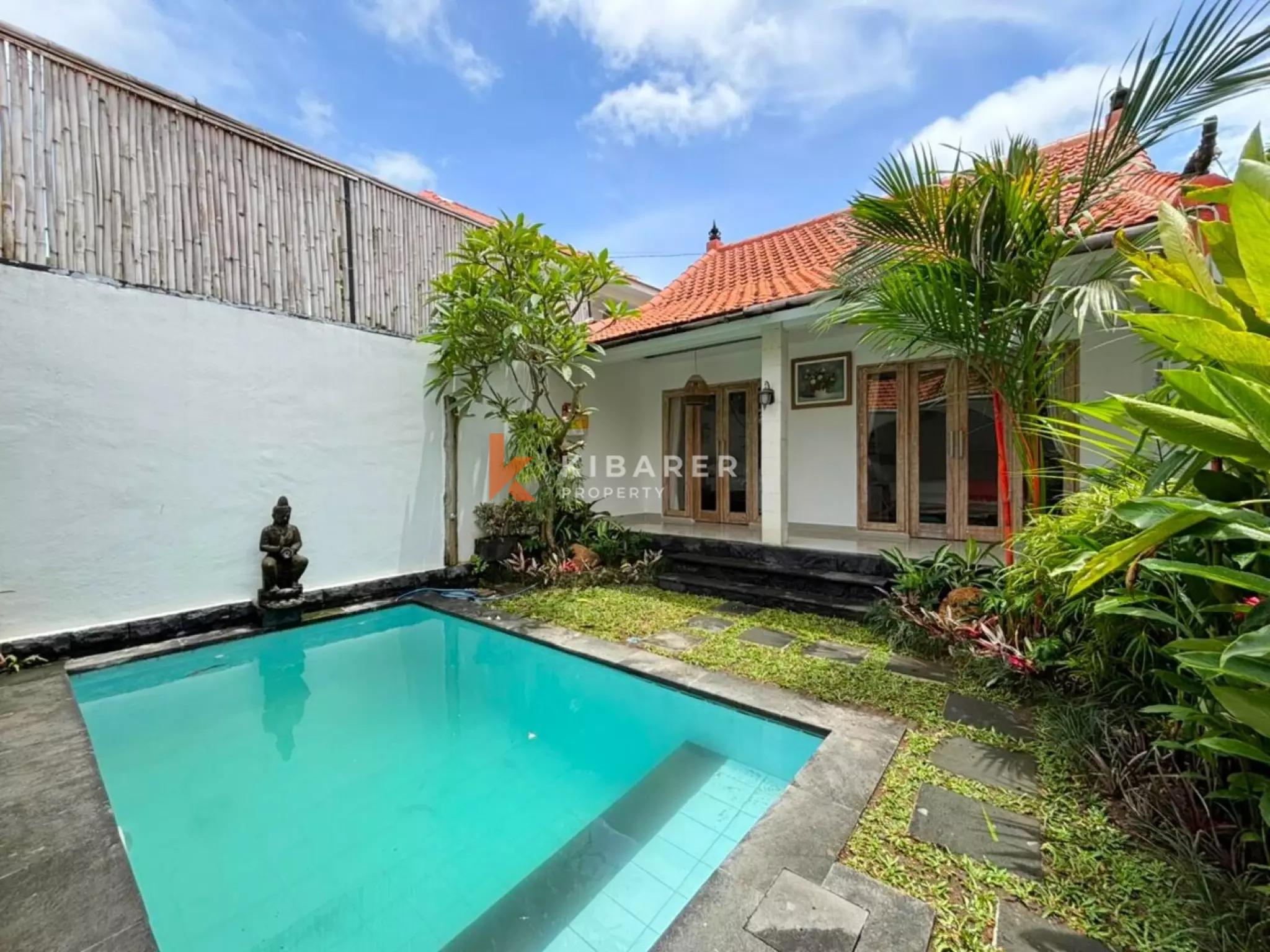 Two Bedroom Tropical Open Living Villa in Padonan