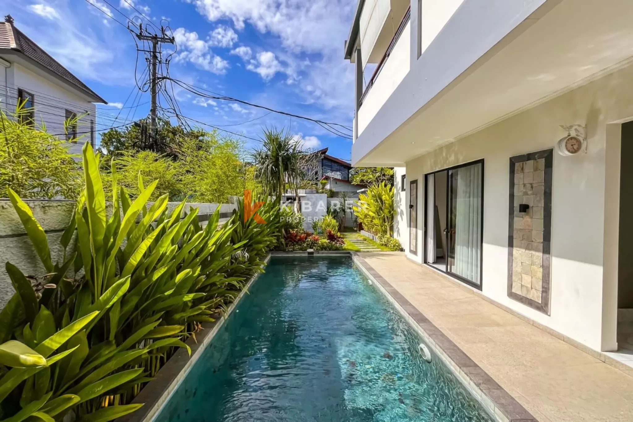 Vila Minimalis Tiga Kamar Tidur dengan Ruang Terbuka di Ungasan