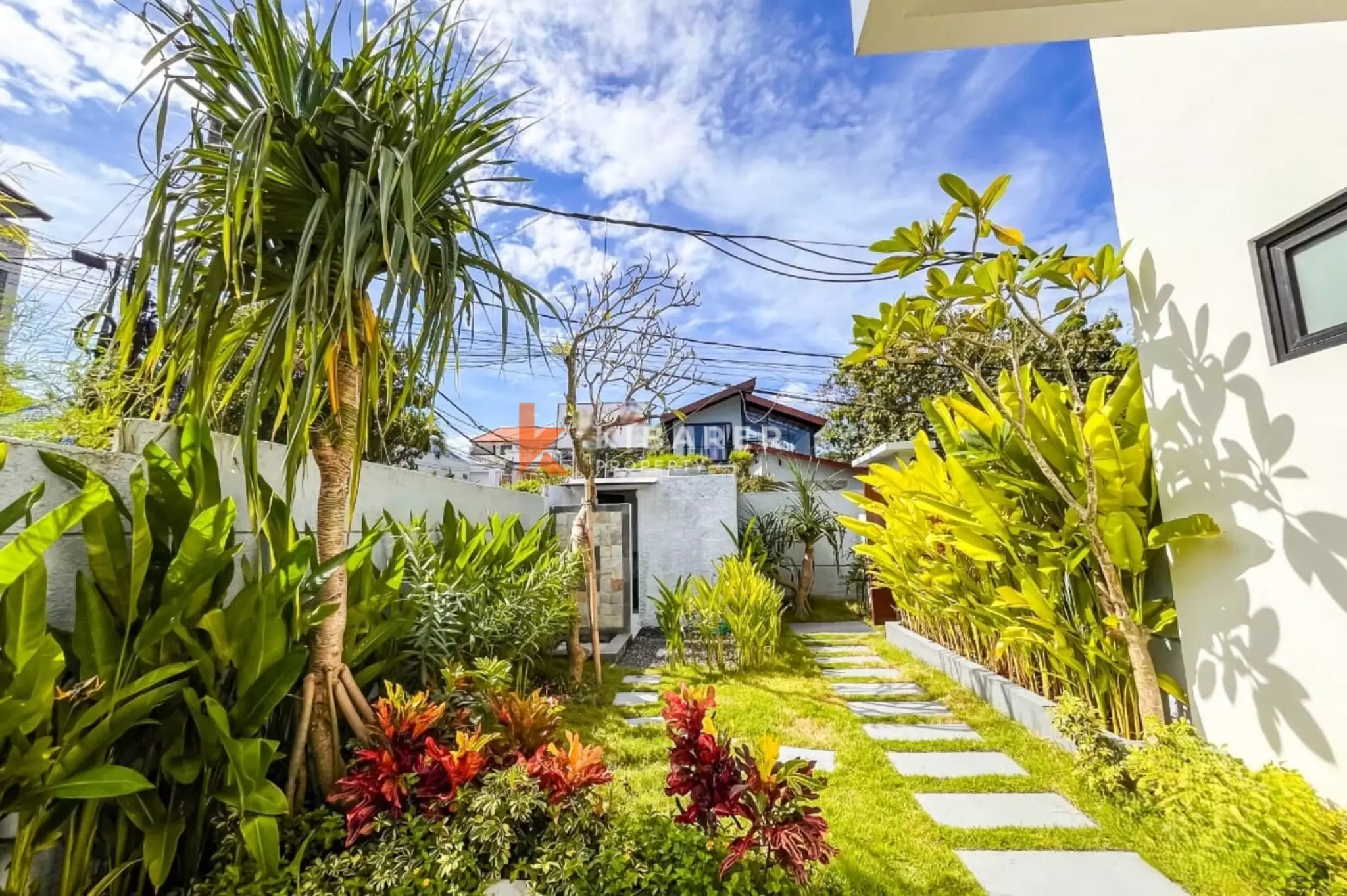 Vila Minimalis Tiga Kamar Tidur dengan Ruang Terbuka di Ungasan