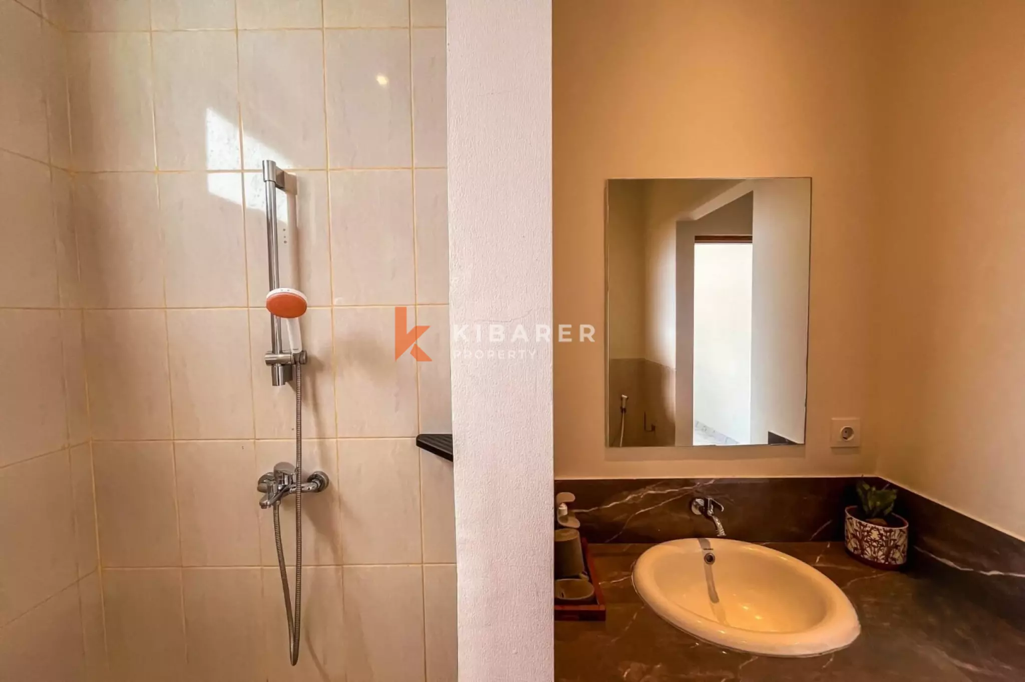 Vila Minimalis Tiga Kamar Tidur dengan Ruang Terbuka di Ungasan