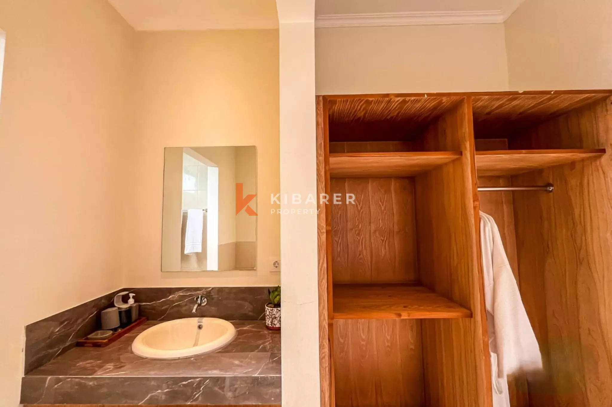 Vila Minimalis Tiga Kamar Tidur dengan Ruang Terbuka di Ungasan