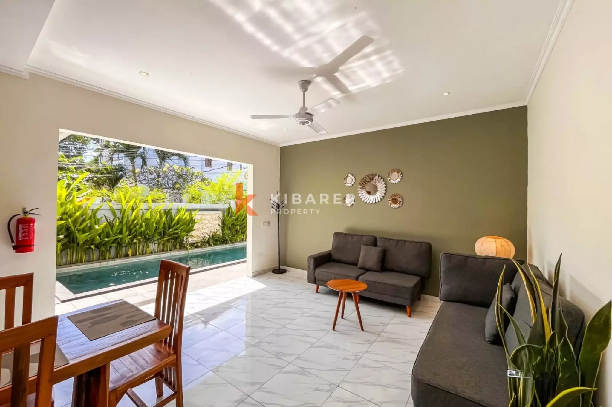 Vila Minimalis Tiga Kamar Tidur dengan Ruang Terbuka di Ungasan