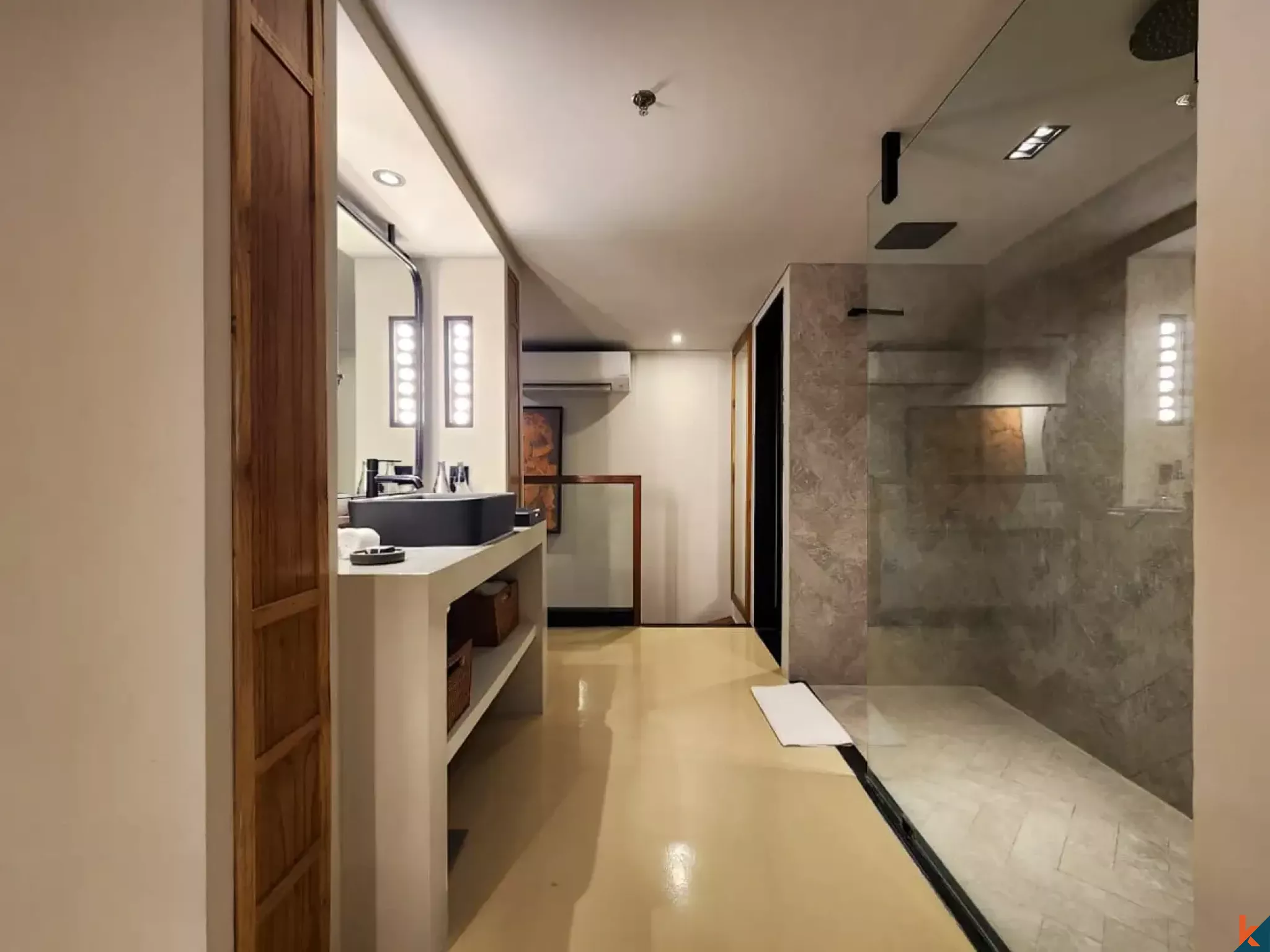 Apartemen loft dengan satu kamar tidur yang disewakan, bagian dari hotel bintang lima di Berawa