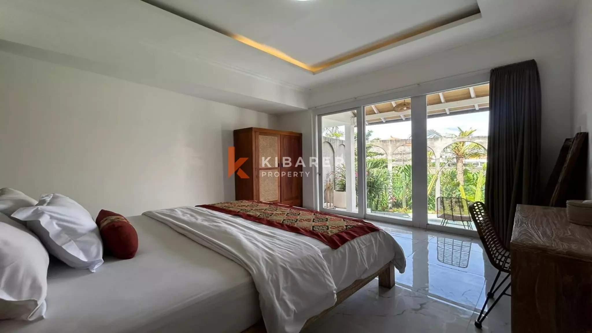 Vila Dua Kamar Tidur Tertutup yang Menawan dengan Kolam Renang di Pusat Berawa