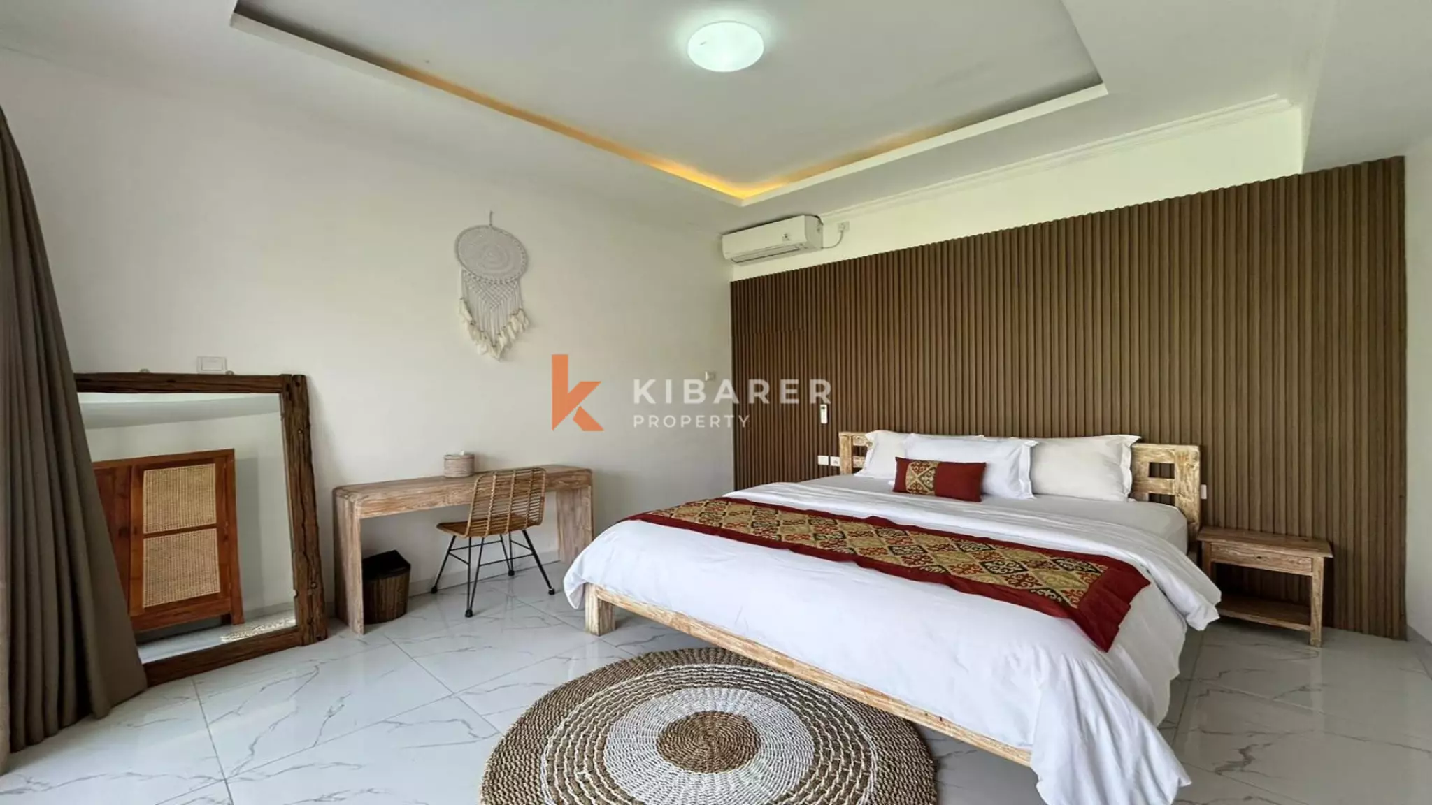 Vila Dua Kamar Tidur Tertutup yang Menawan dengan Kolam Renang di Pusat Berawa