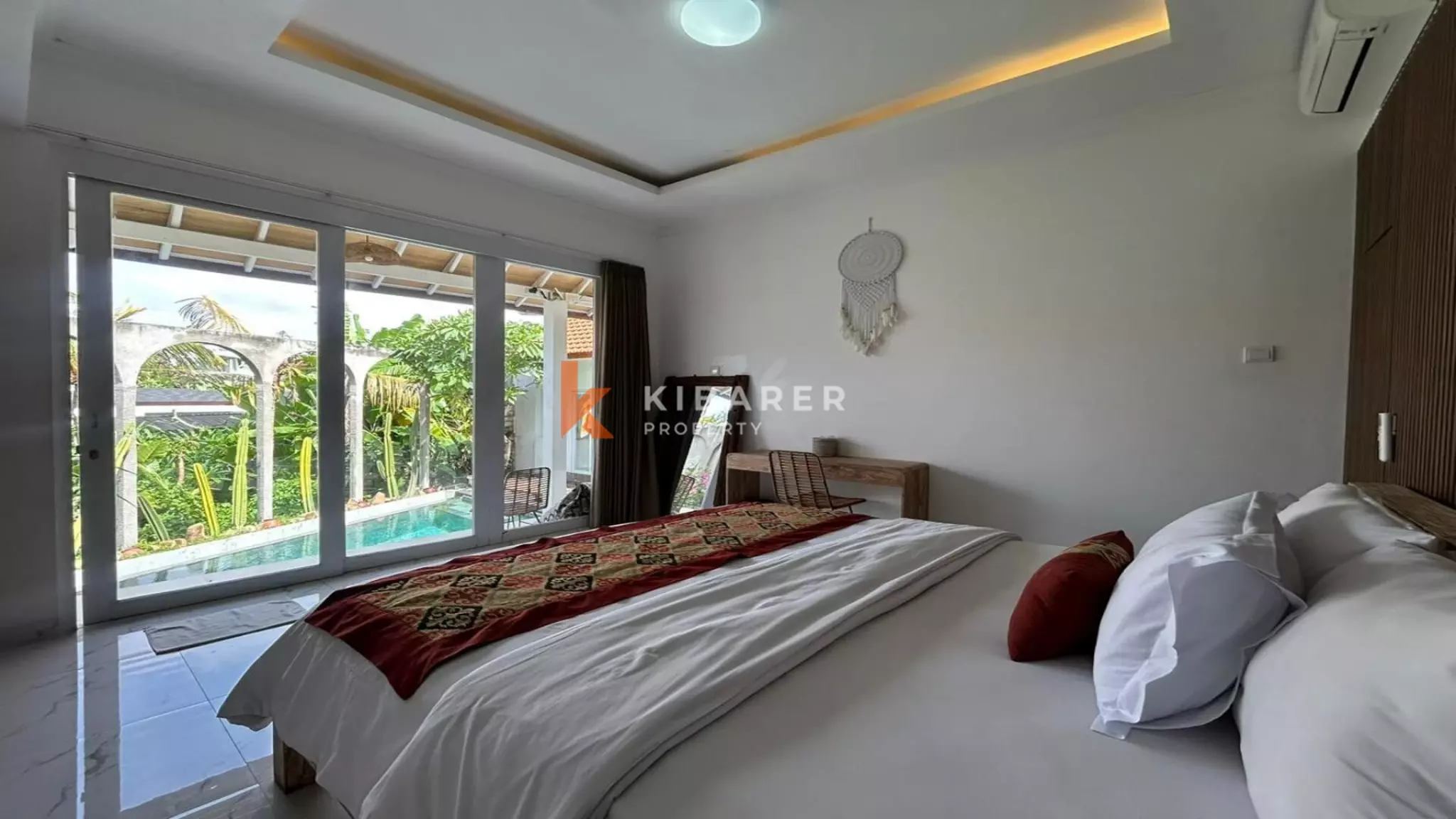 Vila Dua Kamar Tidur Tertutup yang Menawan dengan Kolam Renang di Pusat Berawa